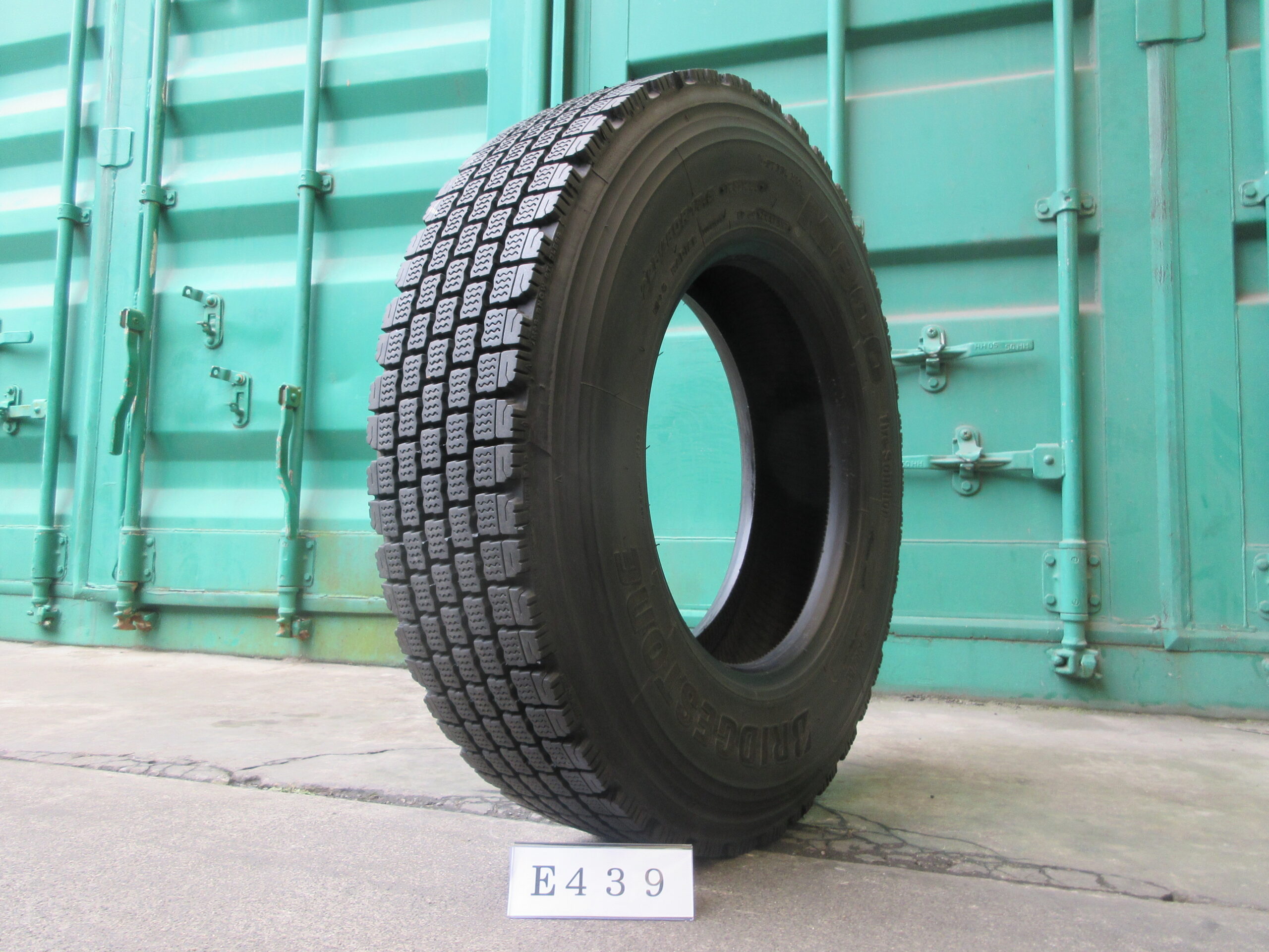 225/80R17.5　再生　スタッドレス　ブリヂストン　E439