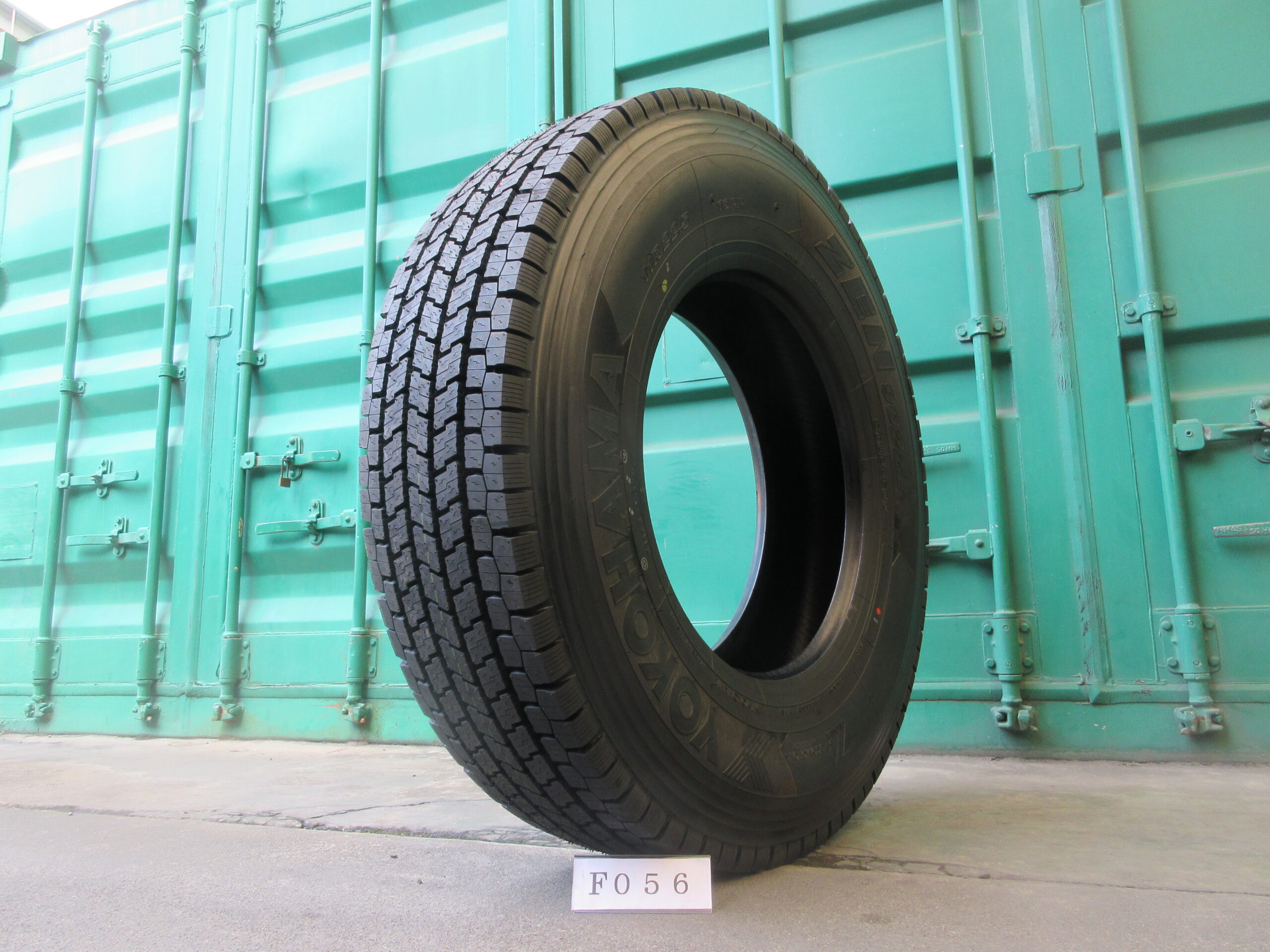 11R22.5   スタッドレス　ヨコハマ  F056