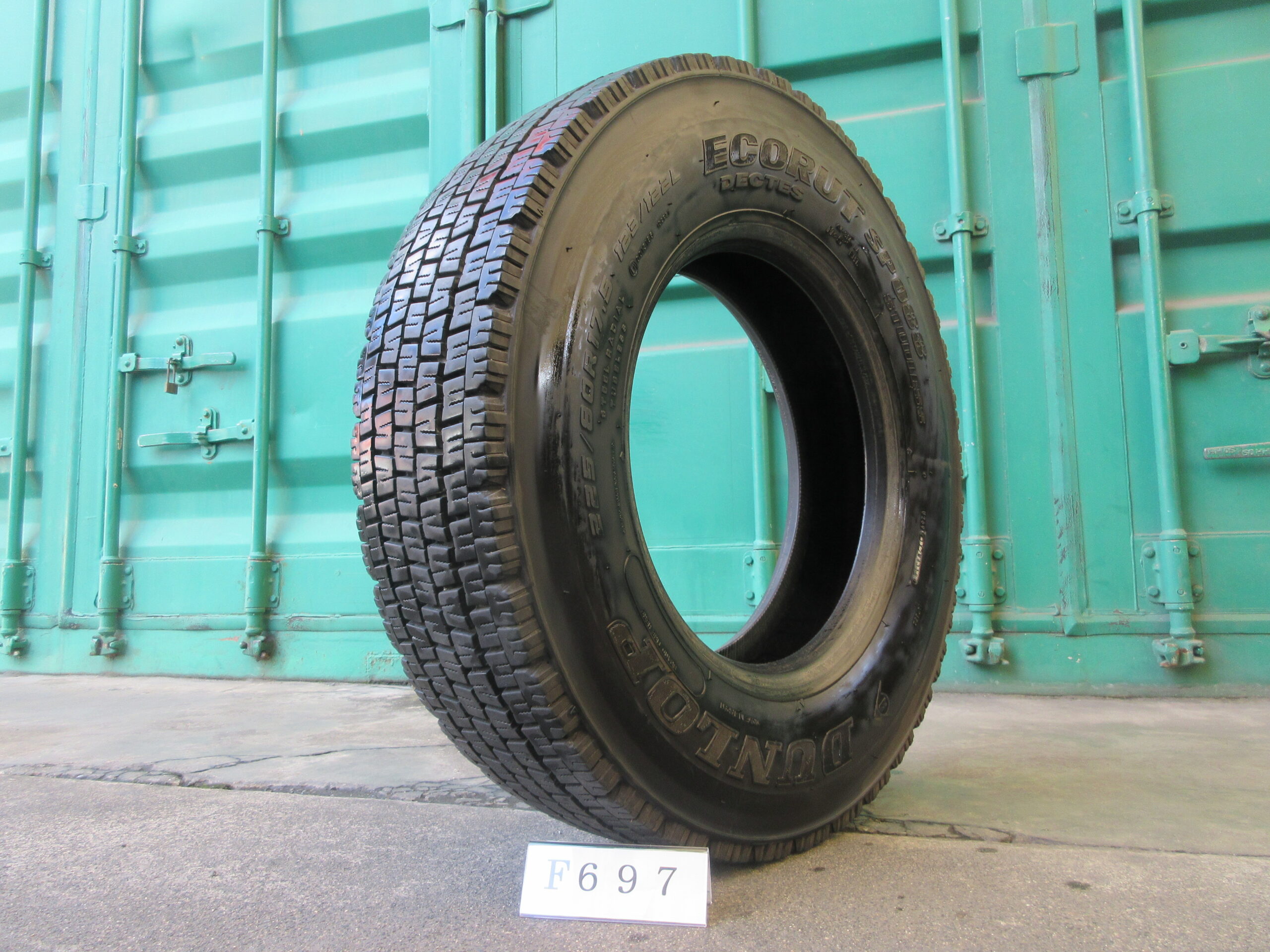225/80R17.5  スタッドレス　ダンロップ F697