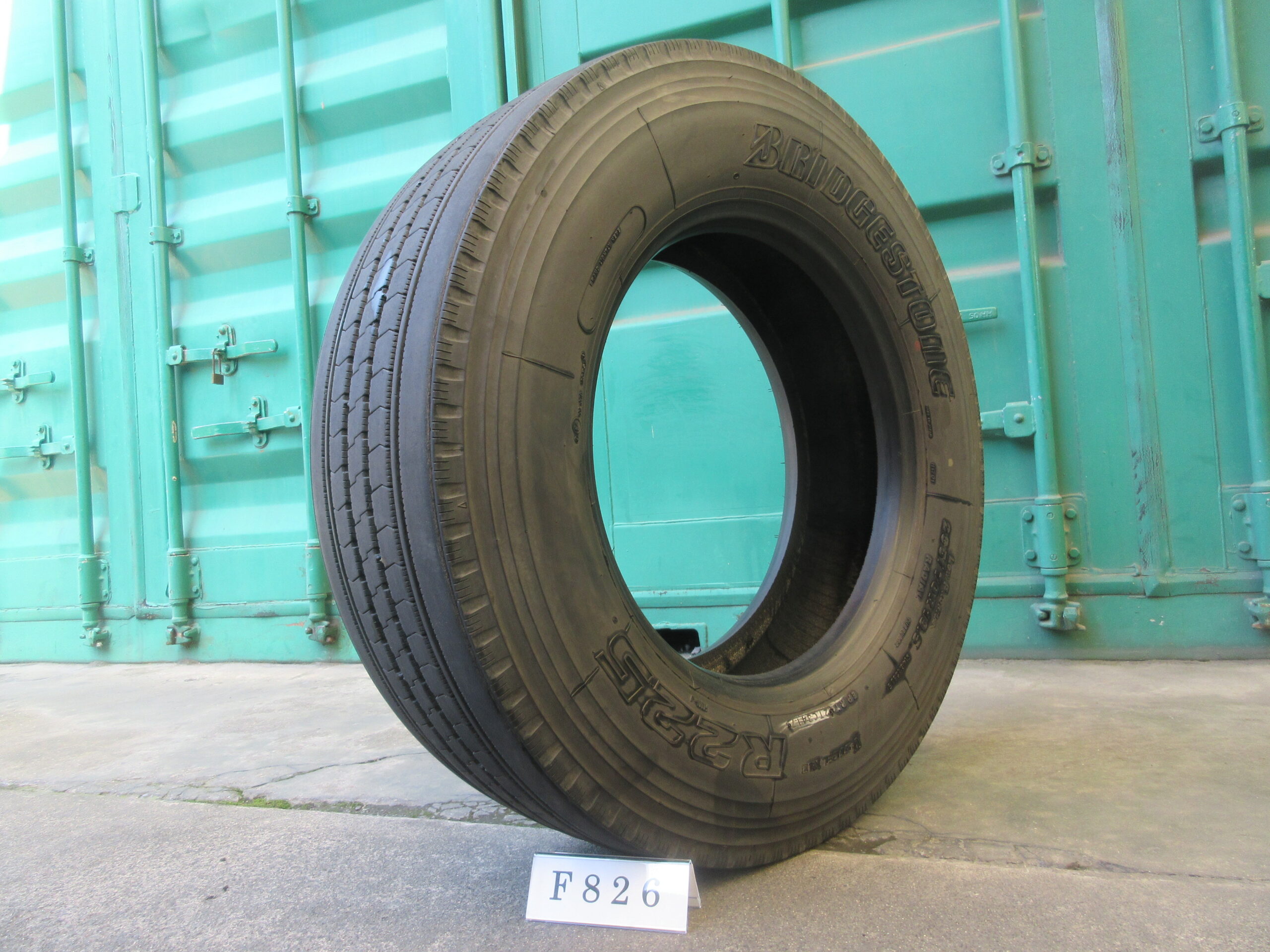 265/70R19.5   縦目　ブリヂストン F826