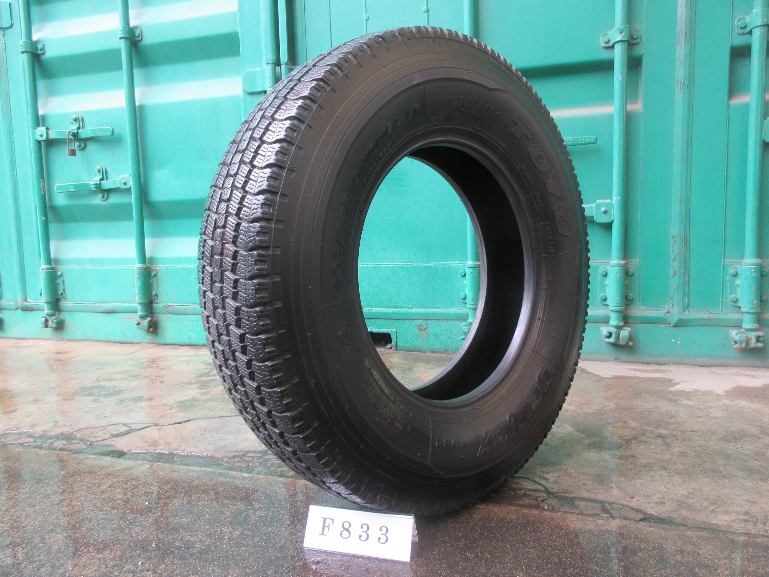 205/85R16   スタッドレス　トーヨー F833