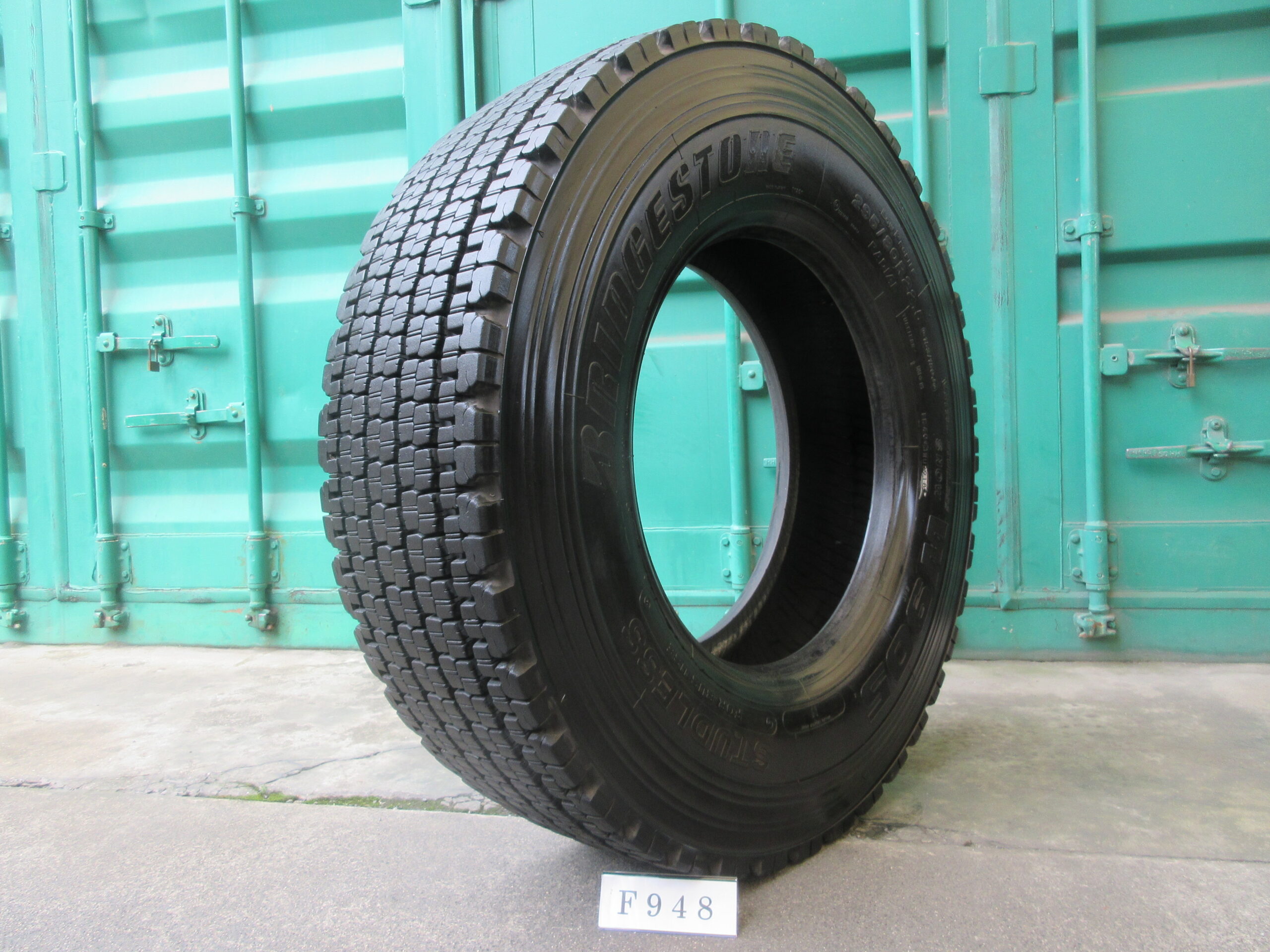 295/80R22.5   スタッドレス　ブリヂストン  F948