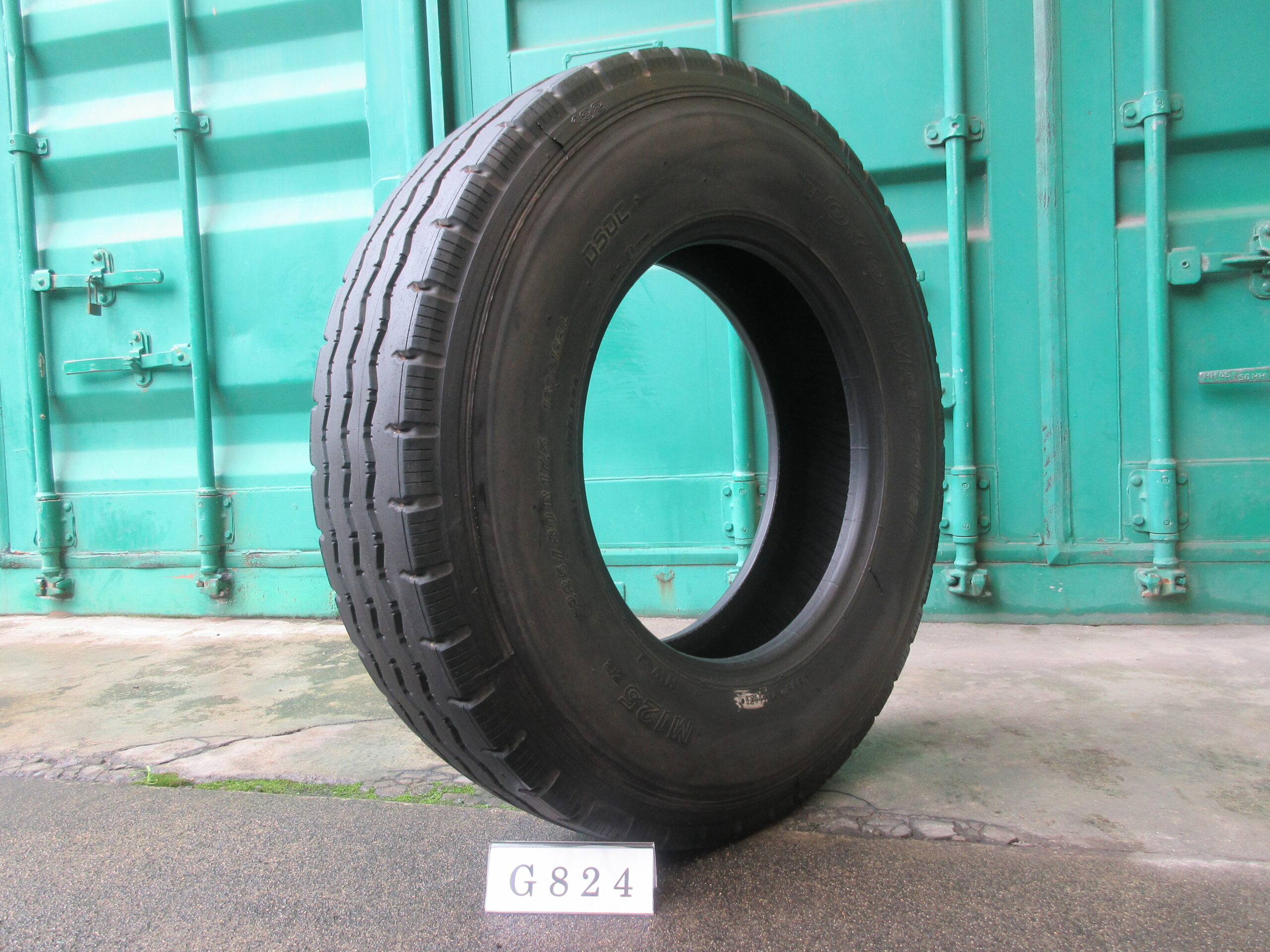 225/80R17.5　再生　縦目　G824