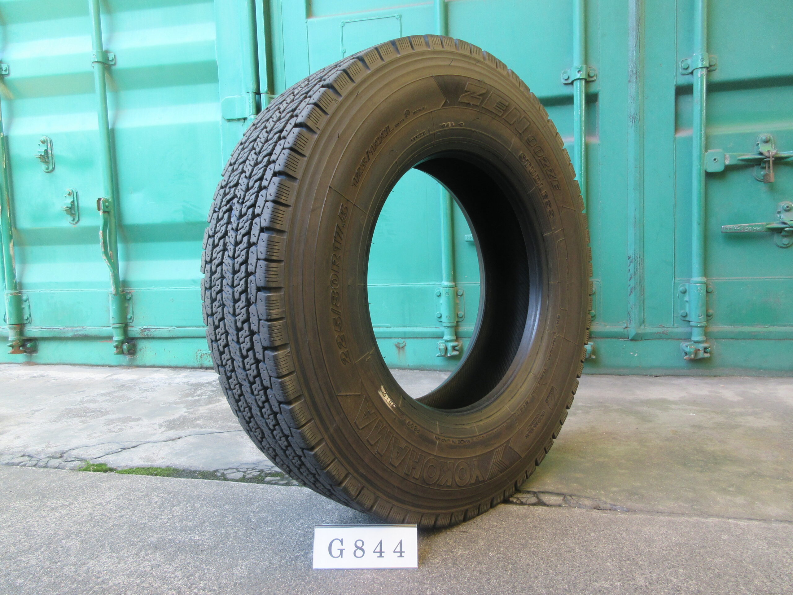 225/80R17.5  スタッドレス ヨコハマ  G844