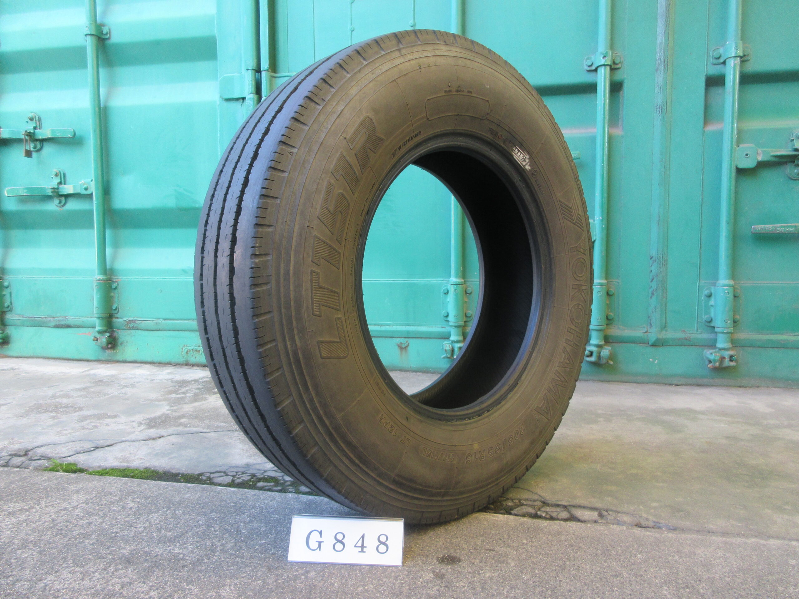 205/85R16   縦目　ヨコハマ  G848