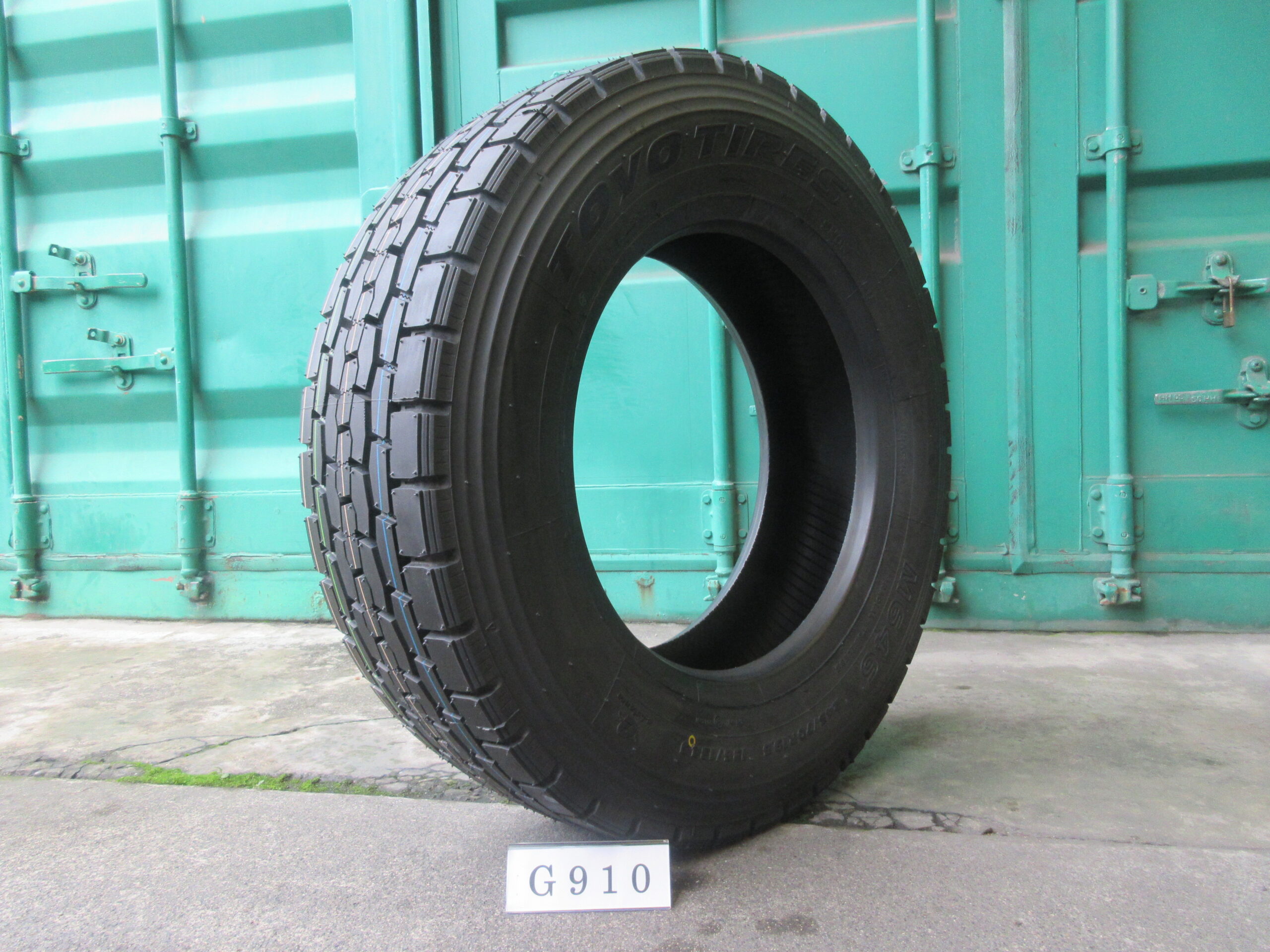 245/70R19.5  新品  ミックス　トーヨー G910