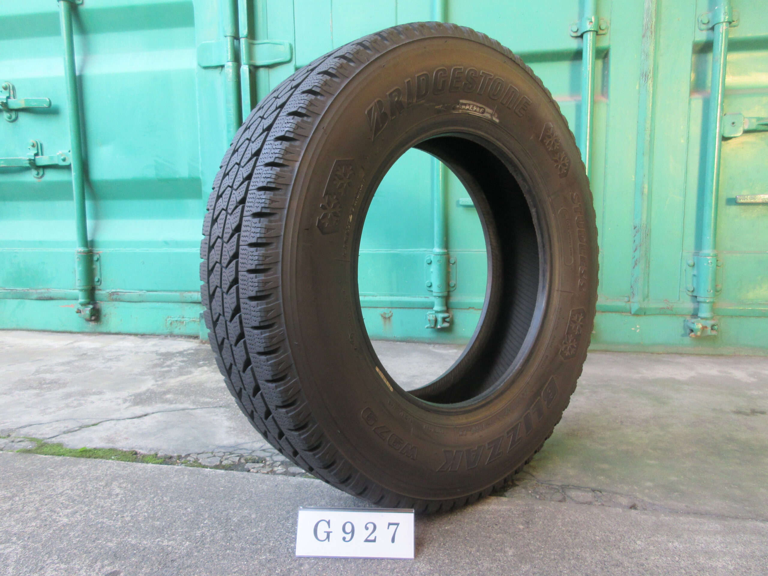 205/75R16  スタッドレス　ブリヂストン  G927