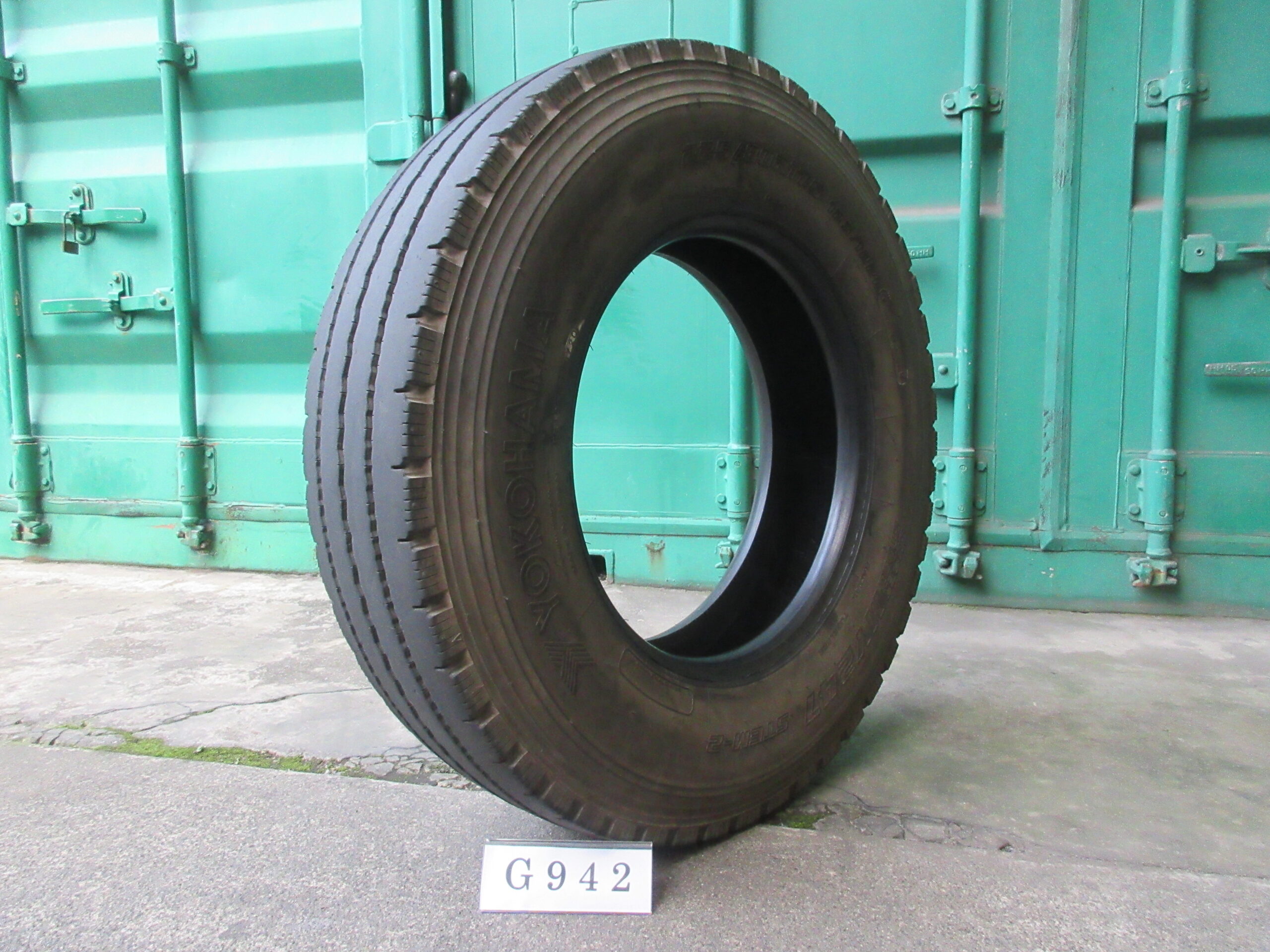 225/80R17.5   縦目　ヨコハマ  G942