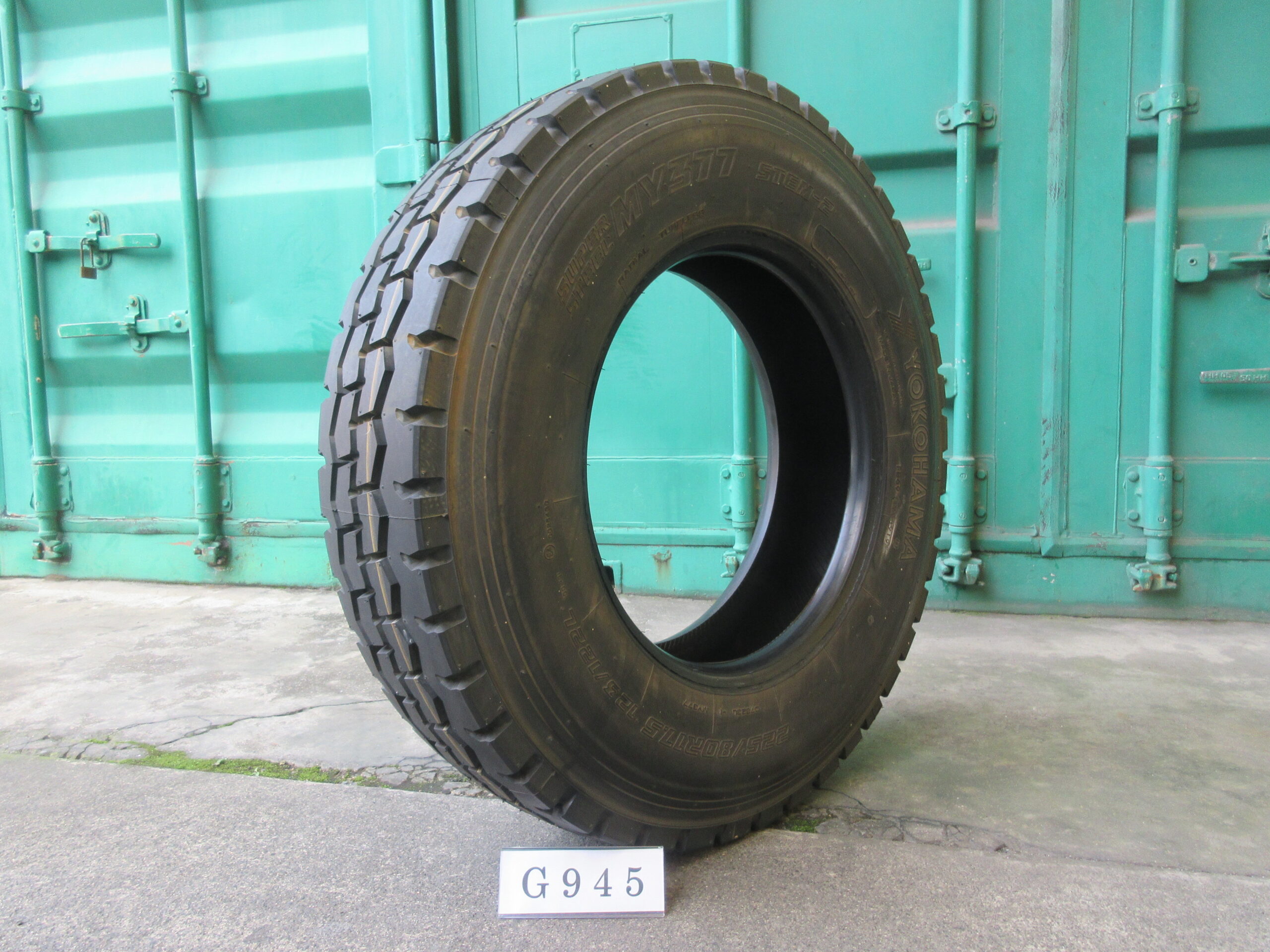 225/80R17.5　未使用　縦目　ヨコハマ　G945