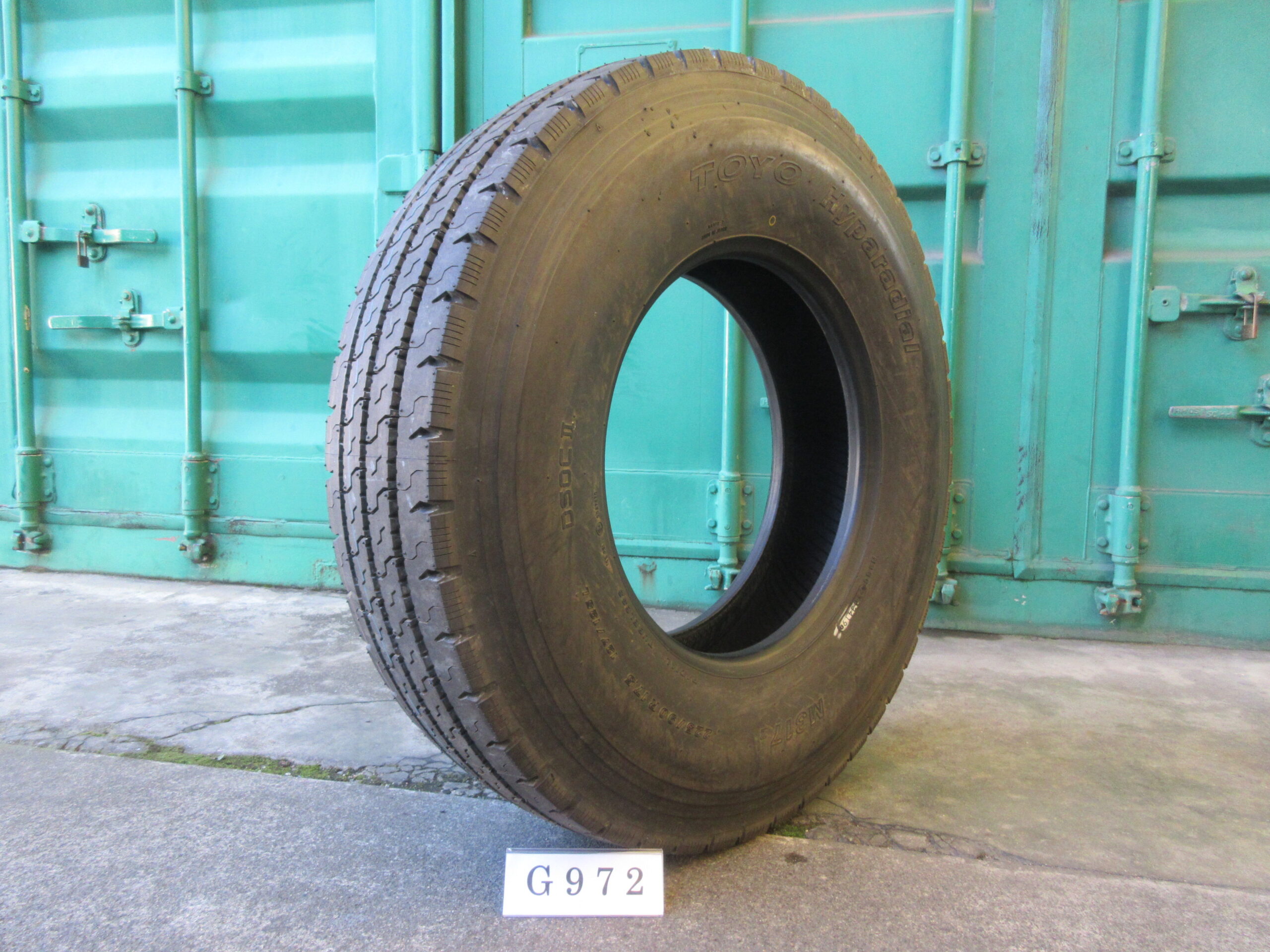 225/90R17.5  イボ付き  縦目　トーヨー G972