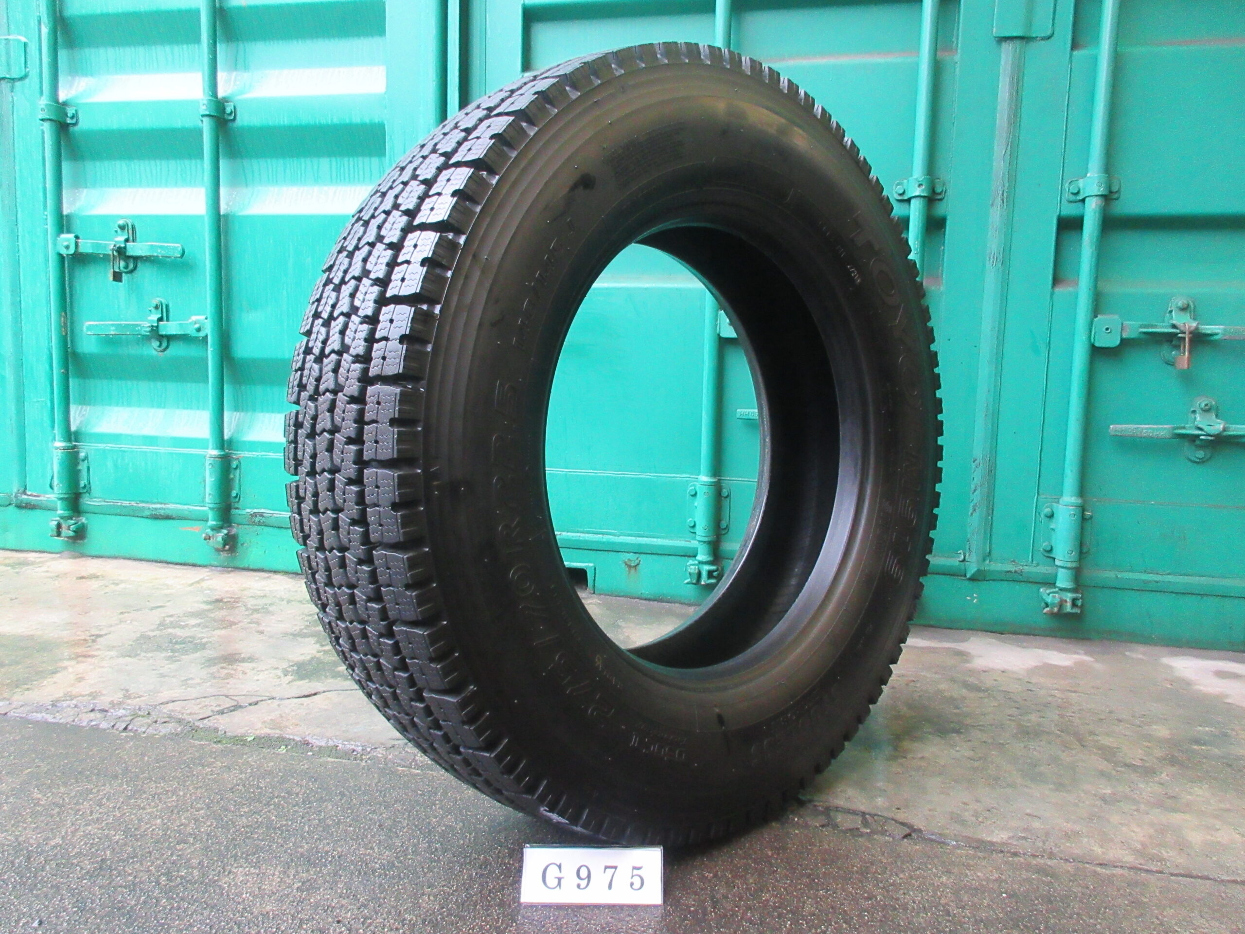 275/70R22.5   スタッドレス　トーヨー G975