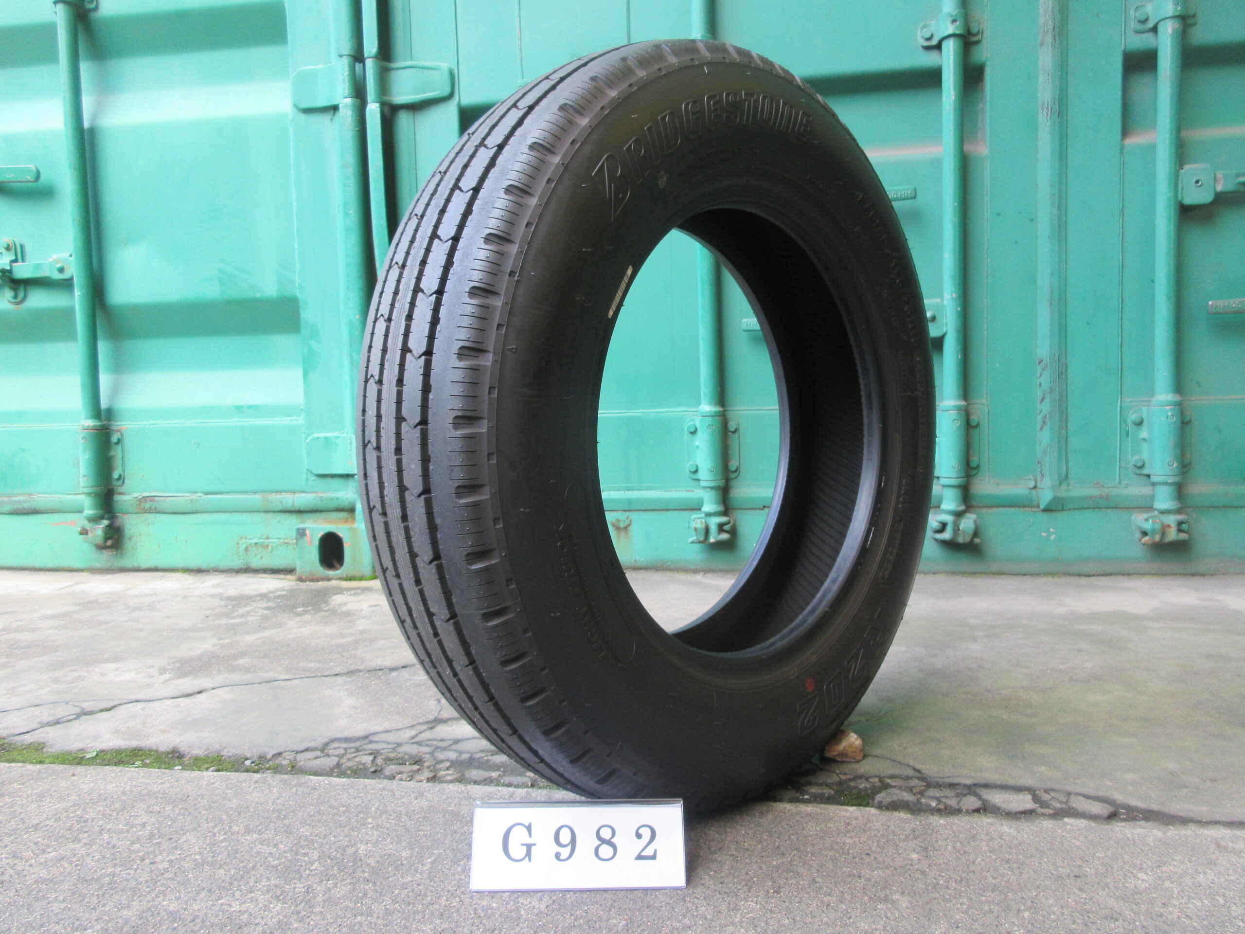 175/75R15  未使用   縦目　ブリヂストン G982