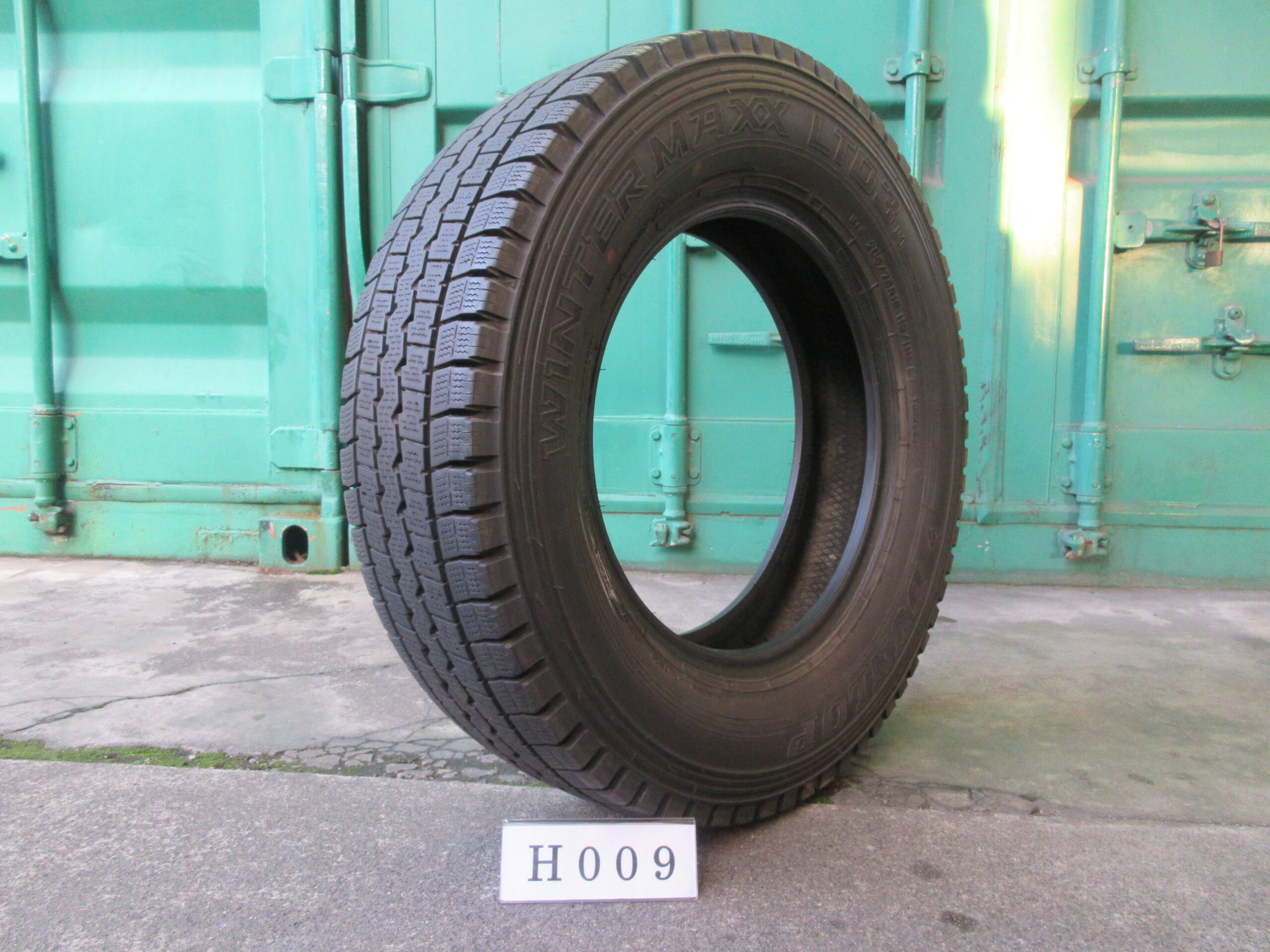 205/75R16  スタッドレス　ダンロップ H009