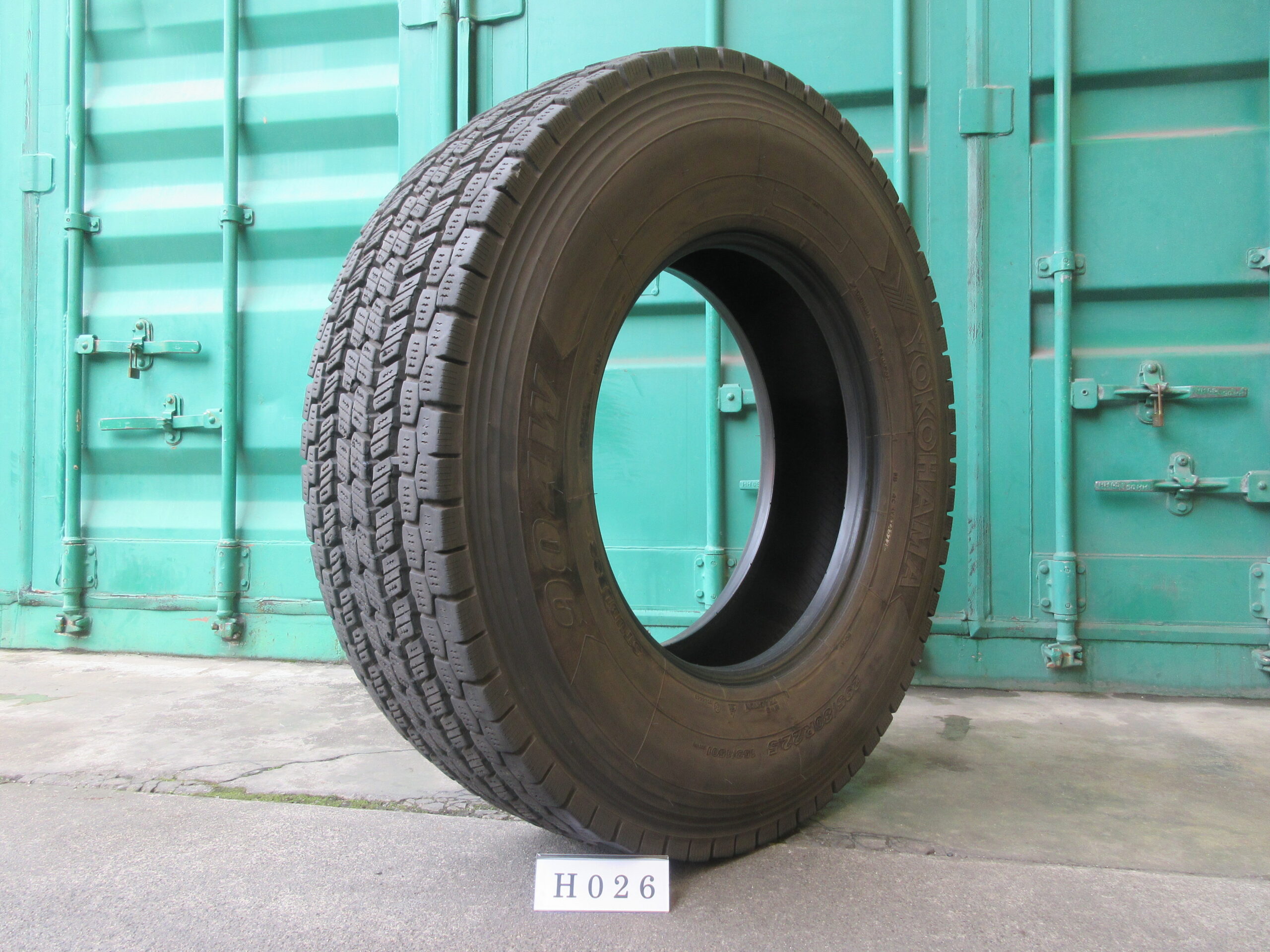 295/80R22.5  スタッドレス ヨコハマ  H026