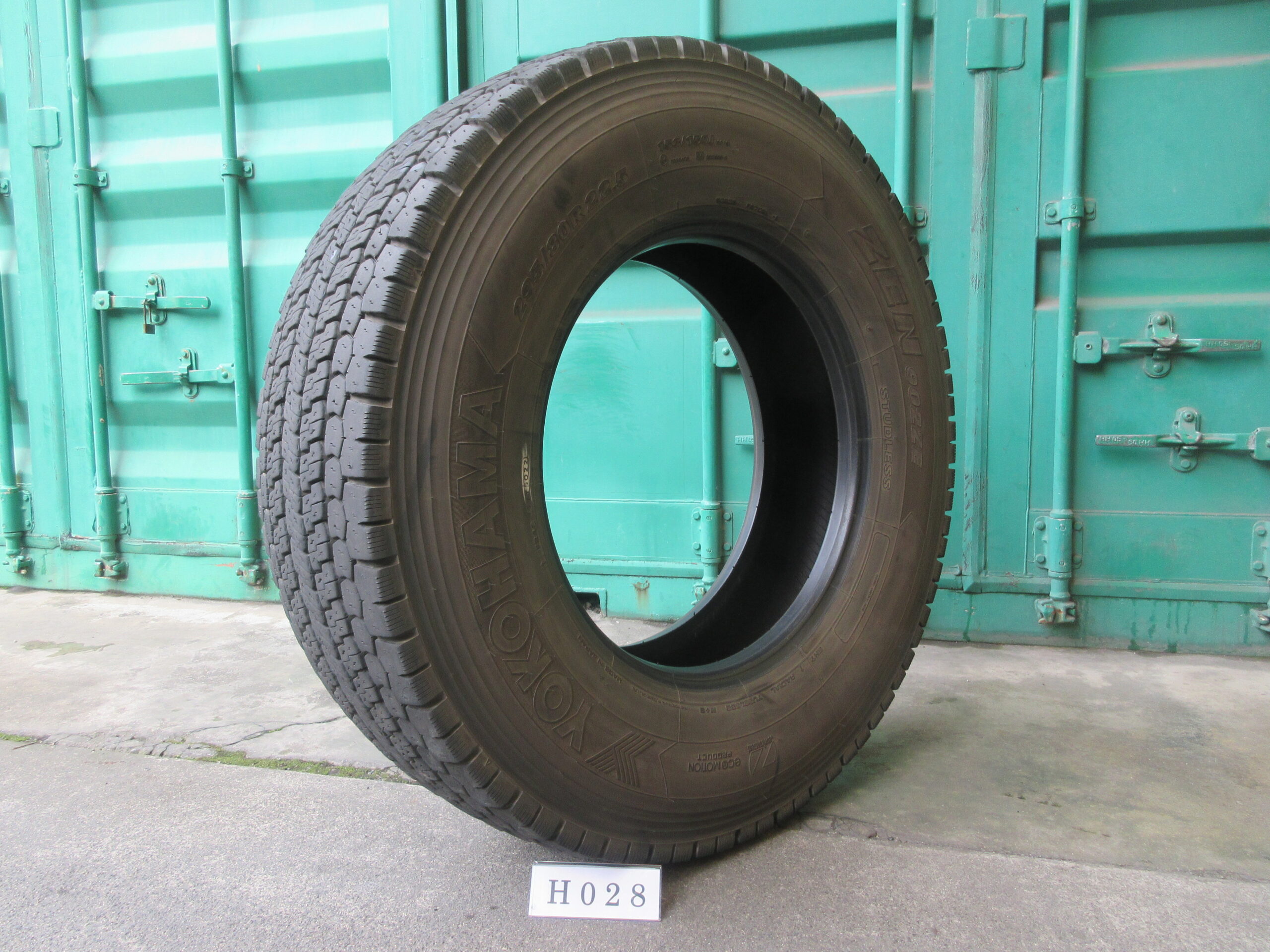 295/80R22.5  スタッドレス ヨコハマ  H028