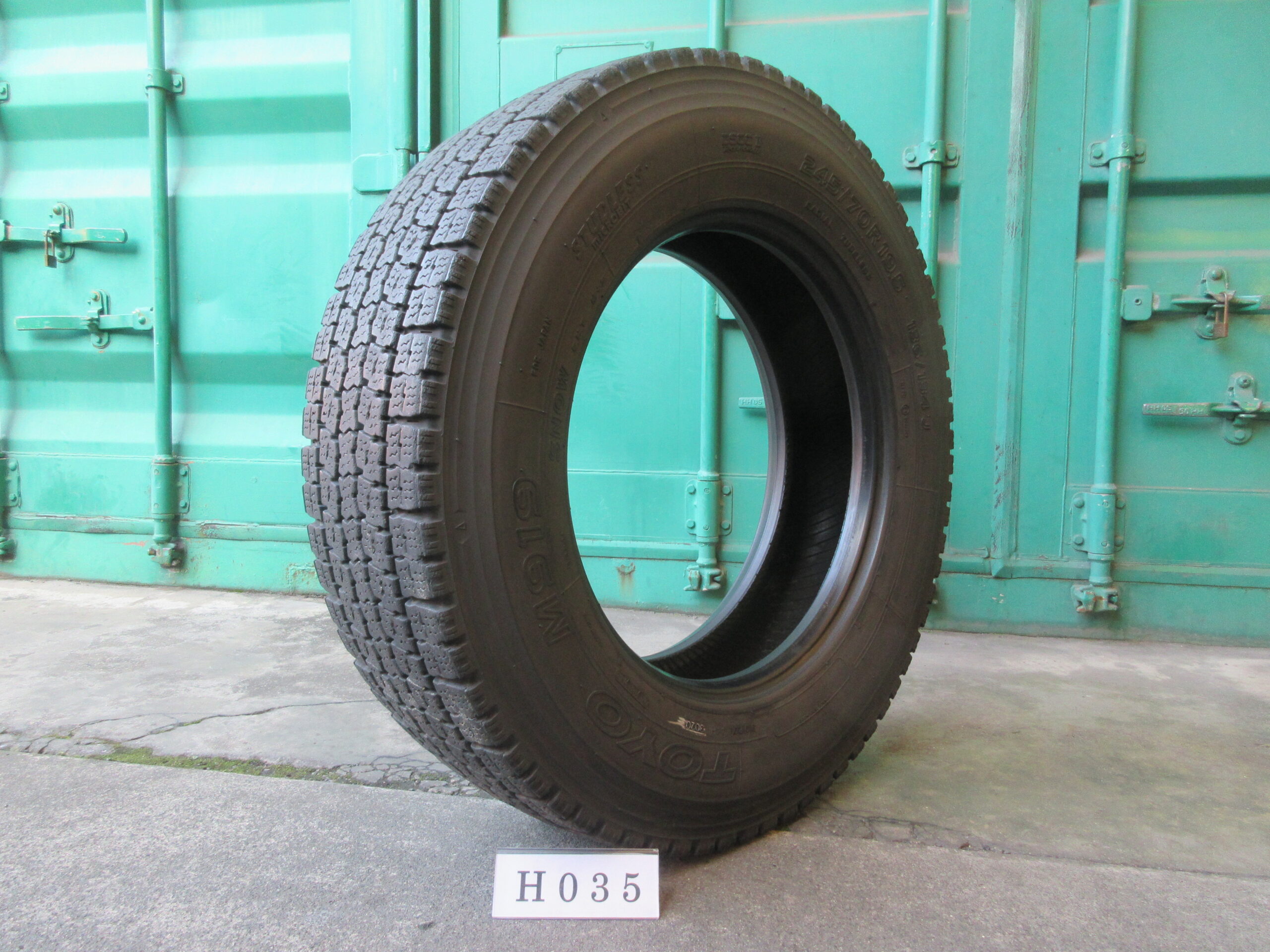 245/70R19.5　スタッドレス　トーヨー　H035