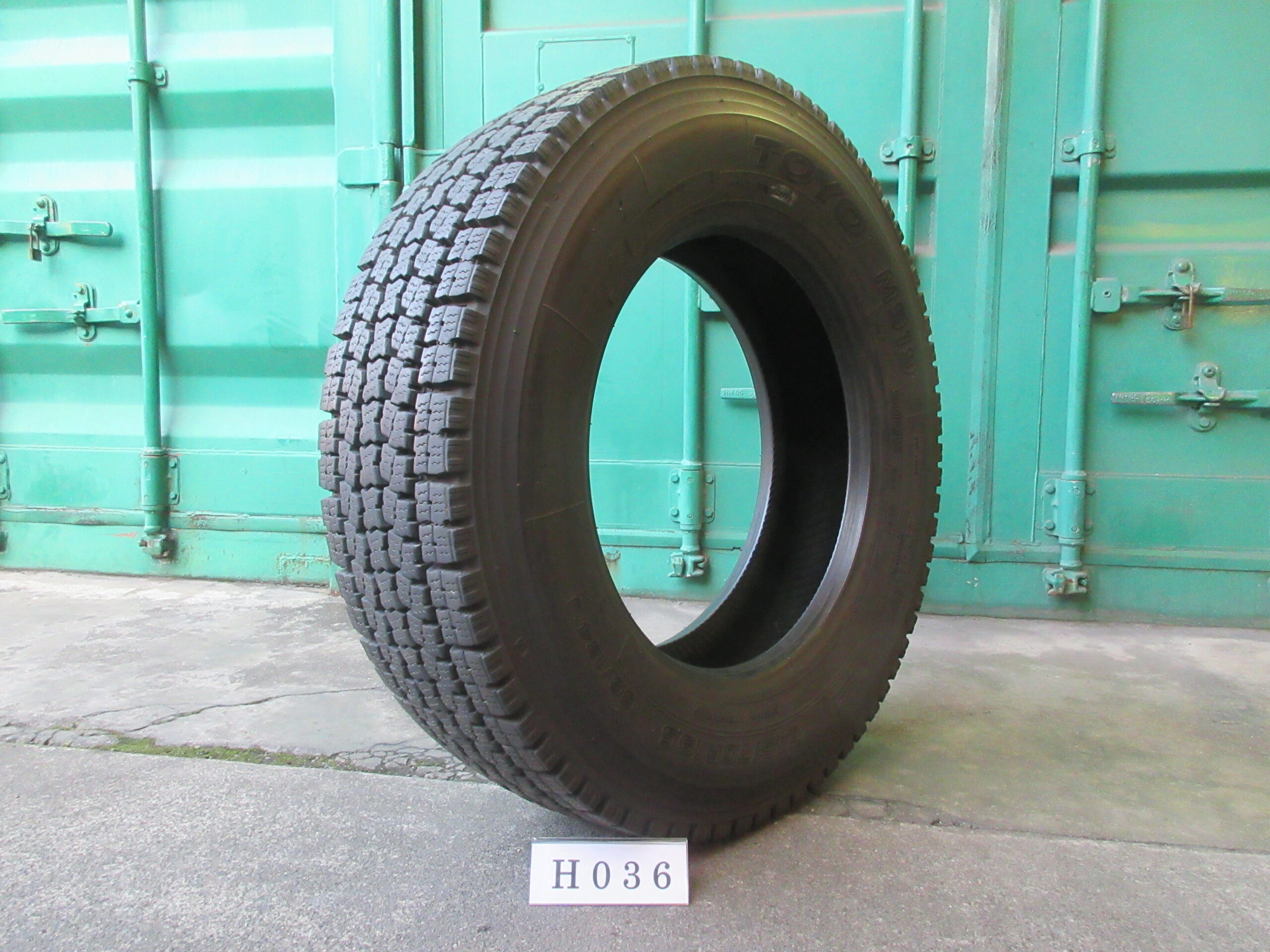 245/70R19.5　スタッドレス　トーヨー　H036