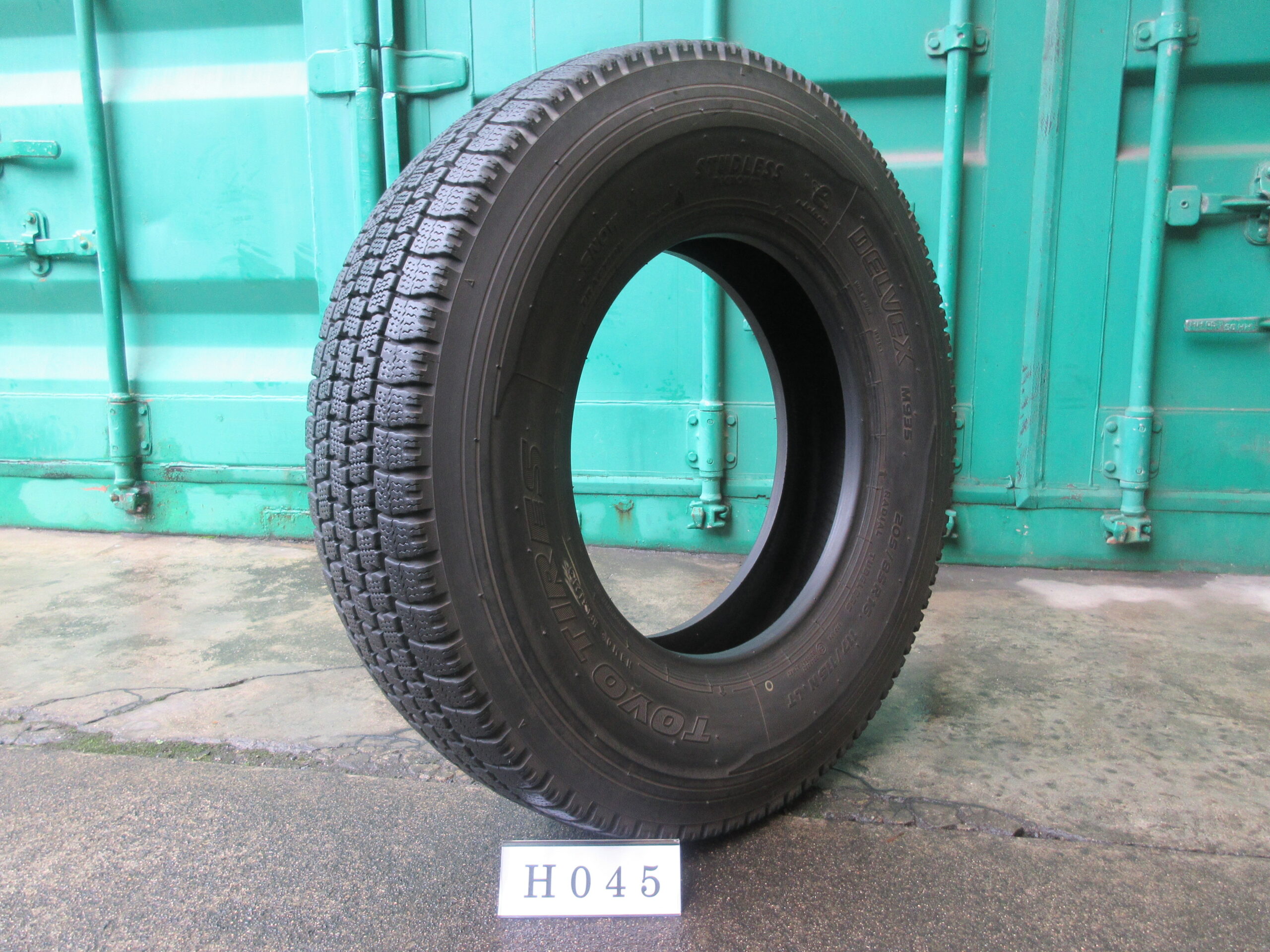 205/85R16   スタッドレス　トーヨー H045