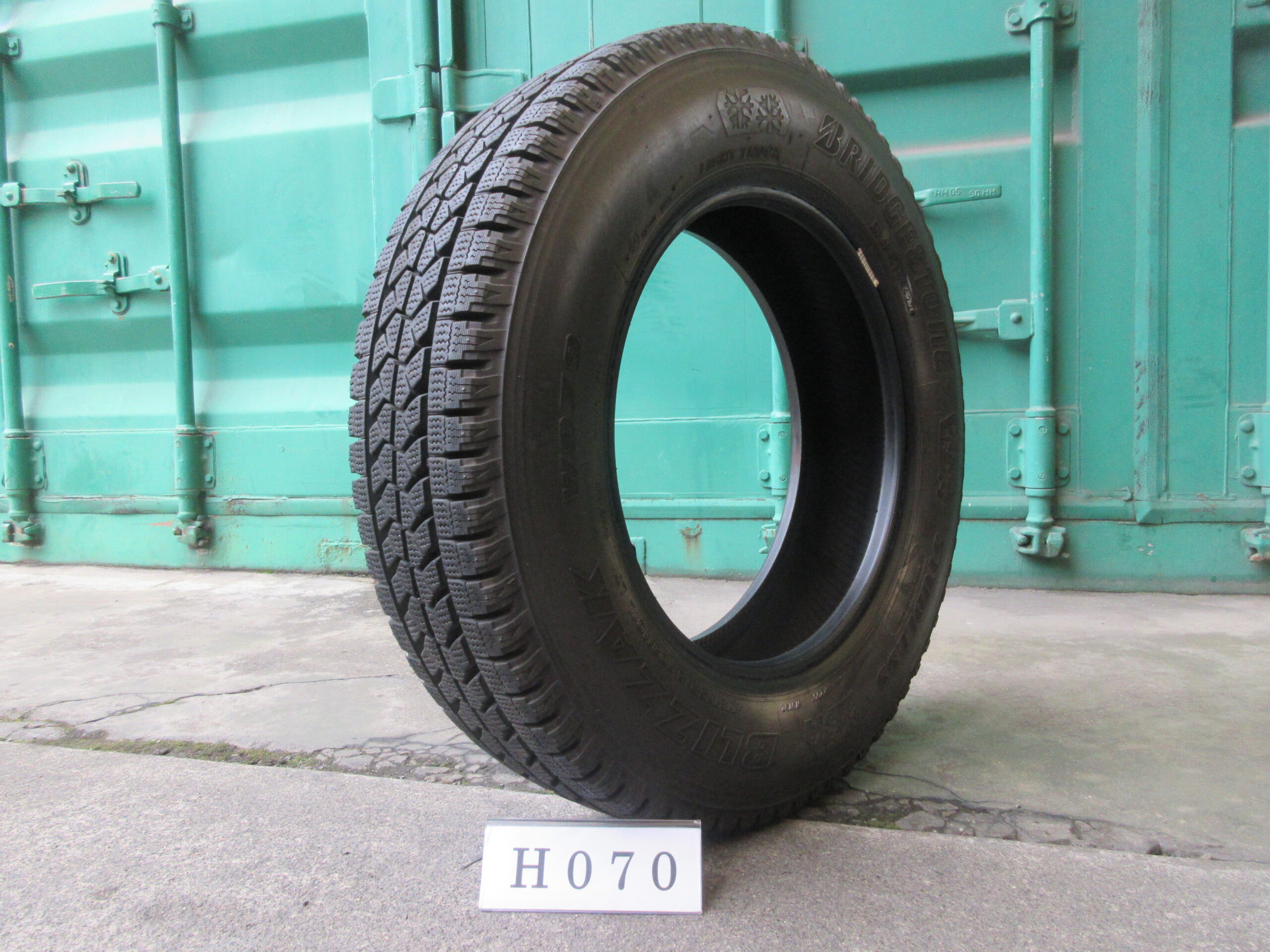 175/75R15   スタッドレス　ブリヂストン  H070