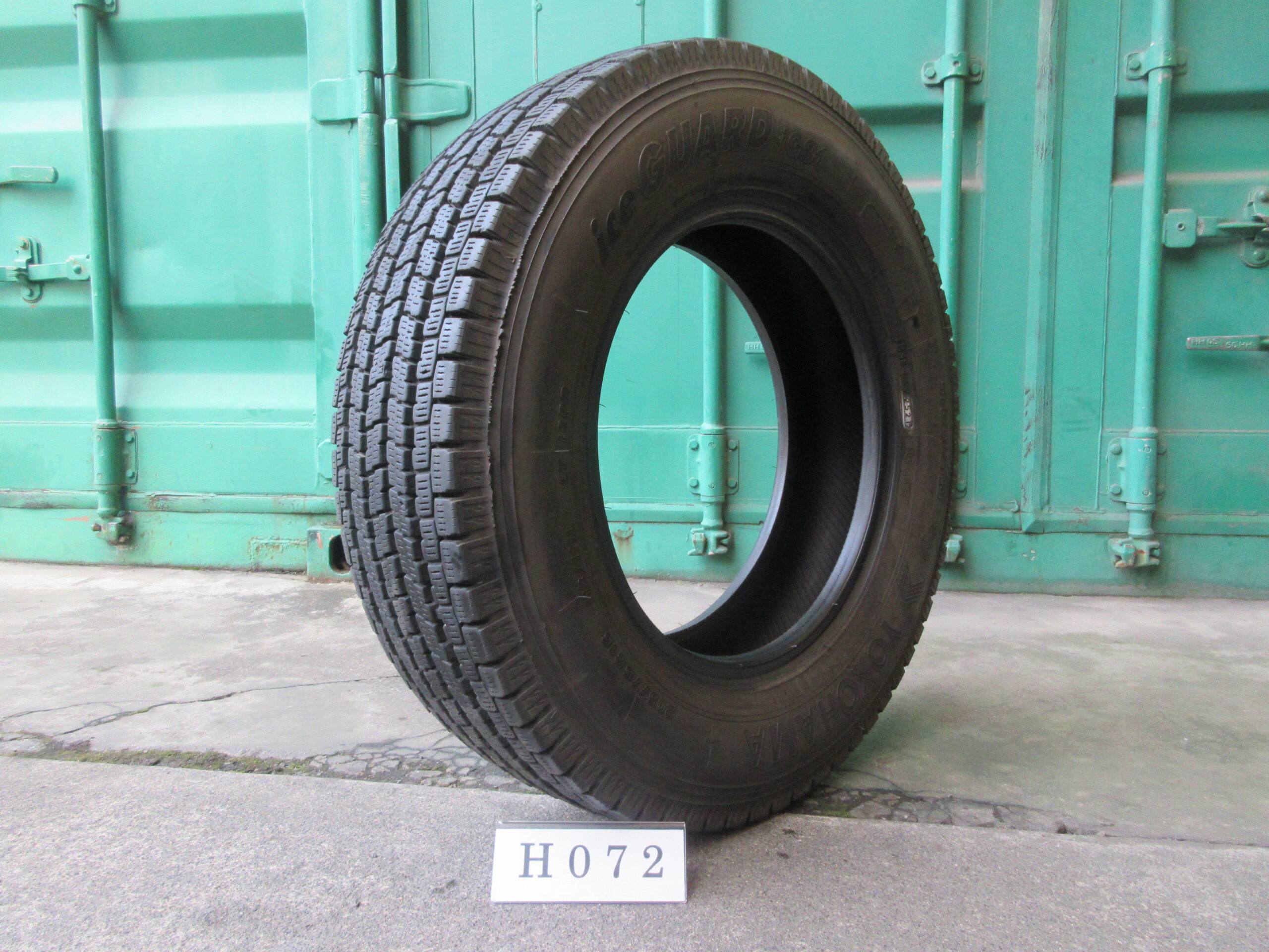205/75R16  スタッドレス ヨコハマ  H072