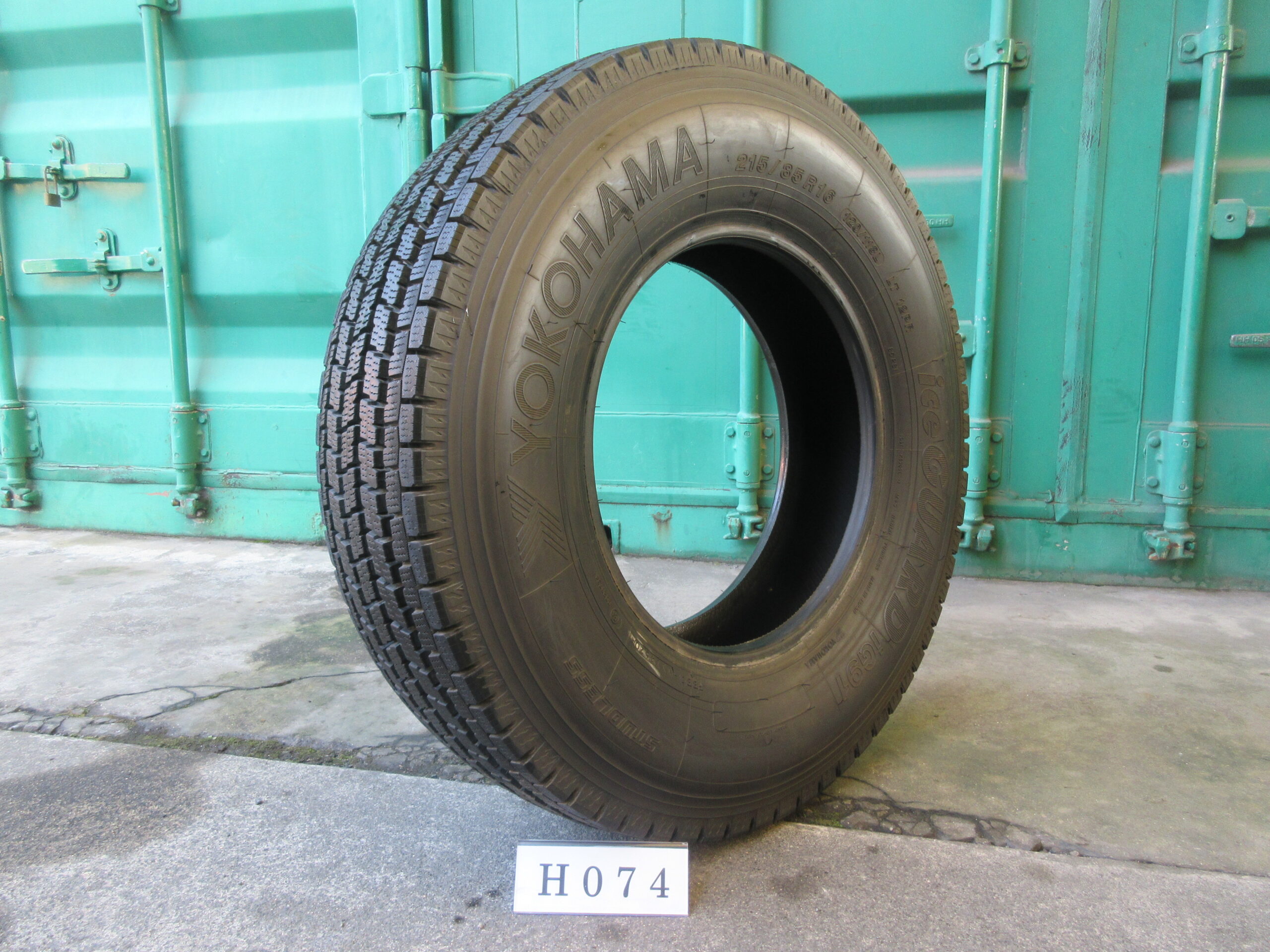 215/85R16  スタッドレス ヨコハマ  H074