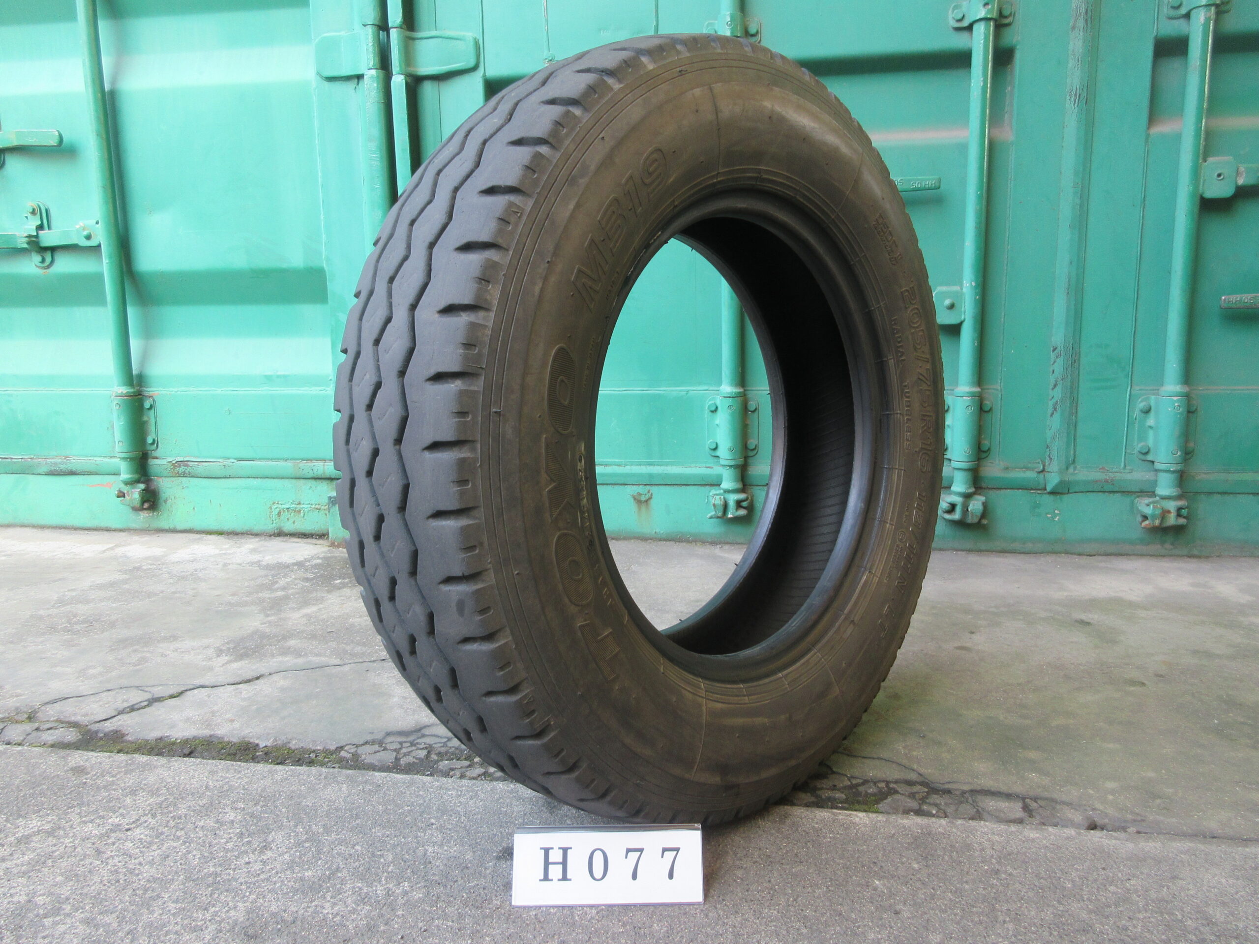 205/75R16   縦目 トーヨー  H077