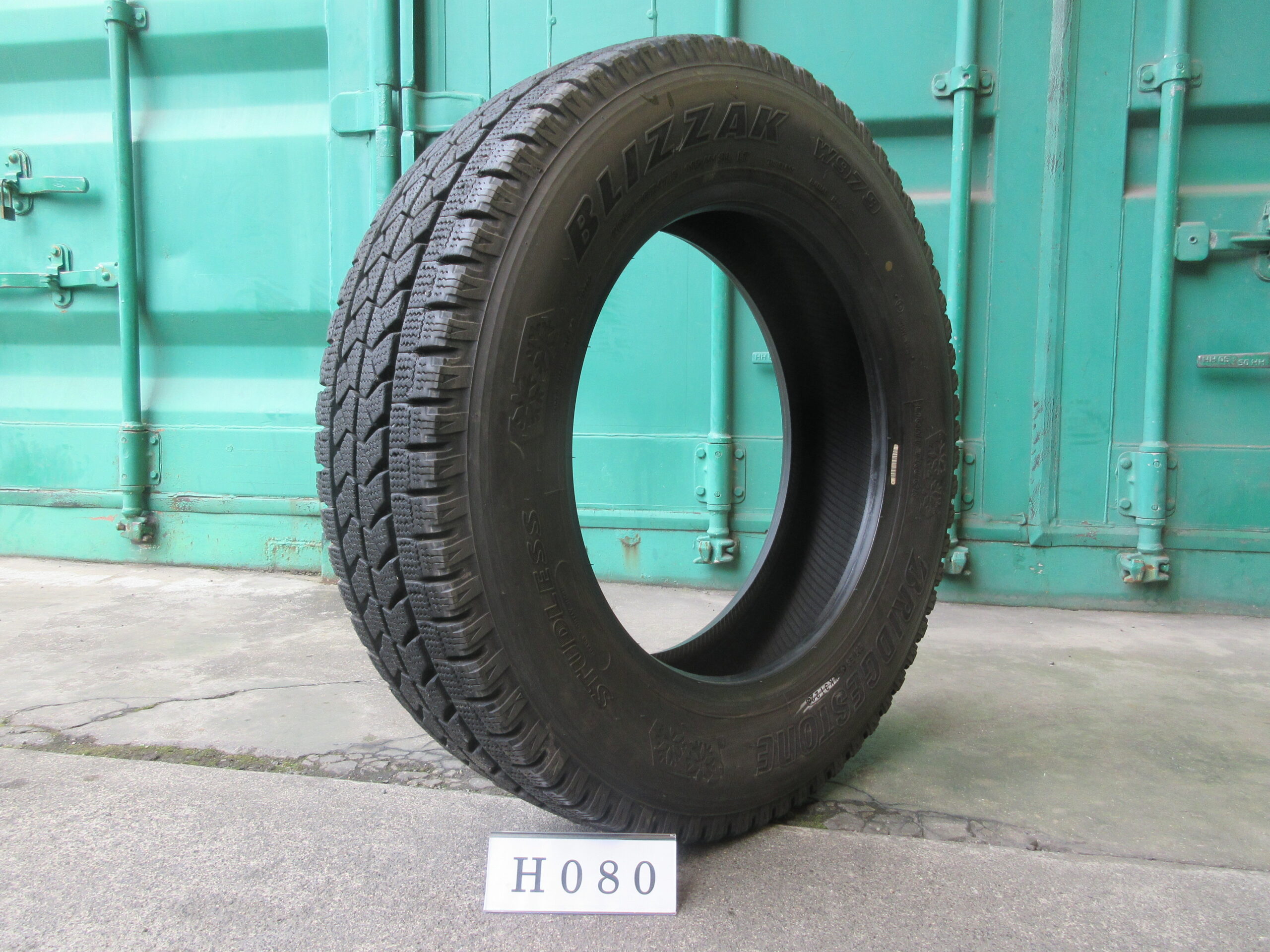 205/70R17.5  スタッドレス　ブリヂストン  H080