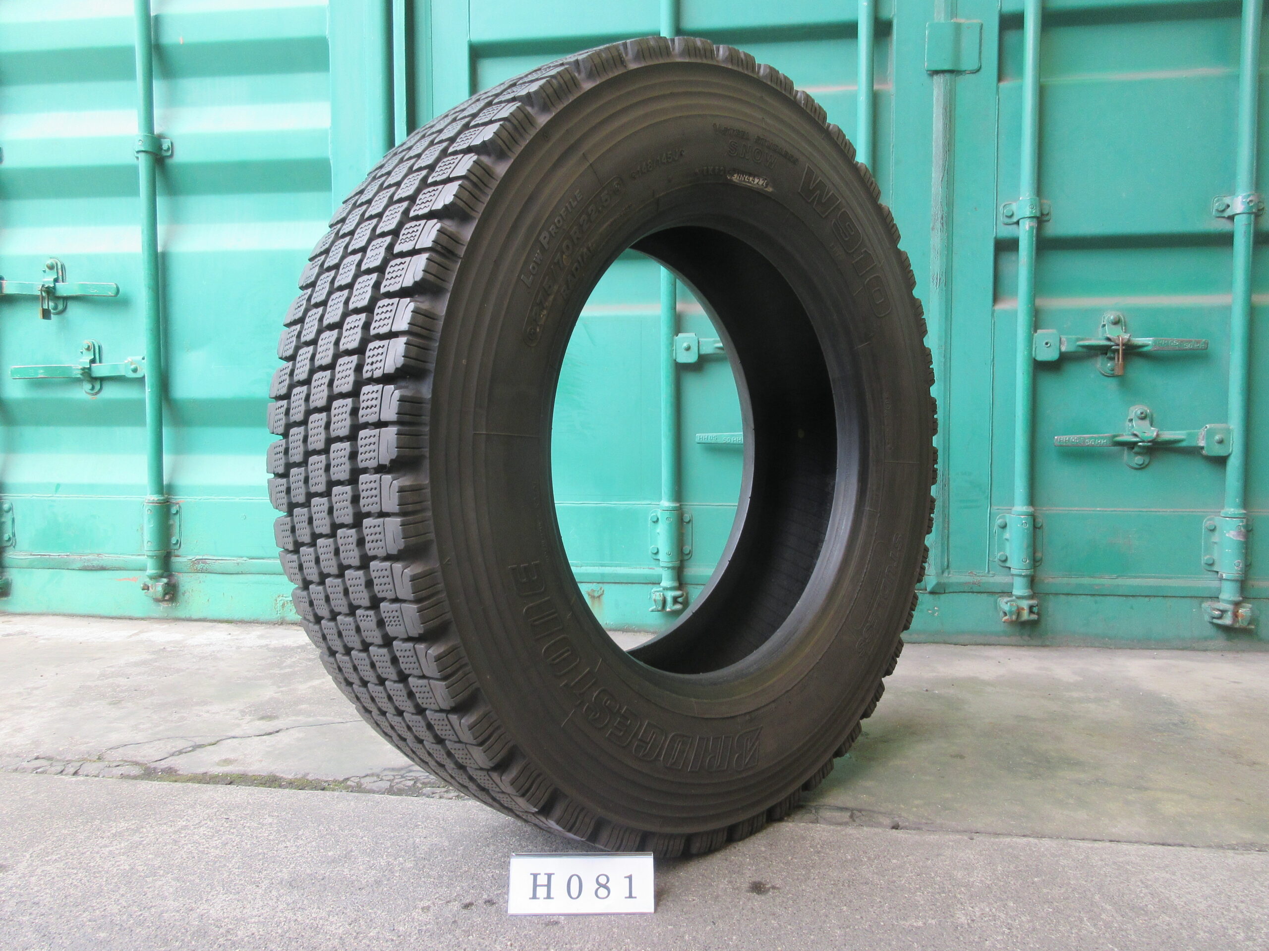 275/70R22.5   スタッドレス　ブリヂストン  H081