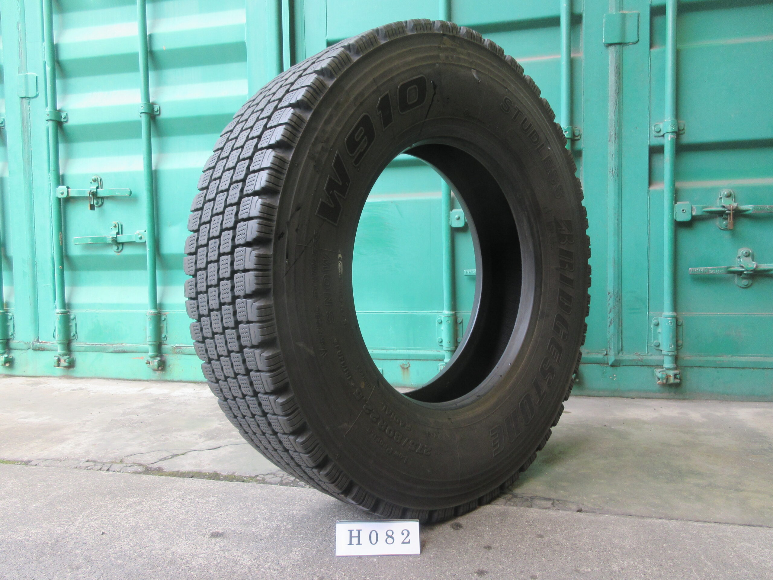 275/80R22.5   スタッドレス　ブリヂストン  H082