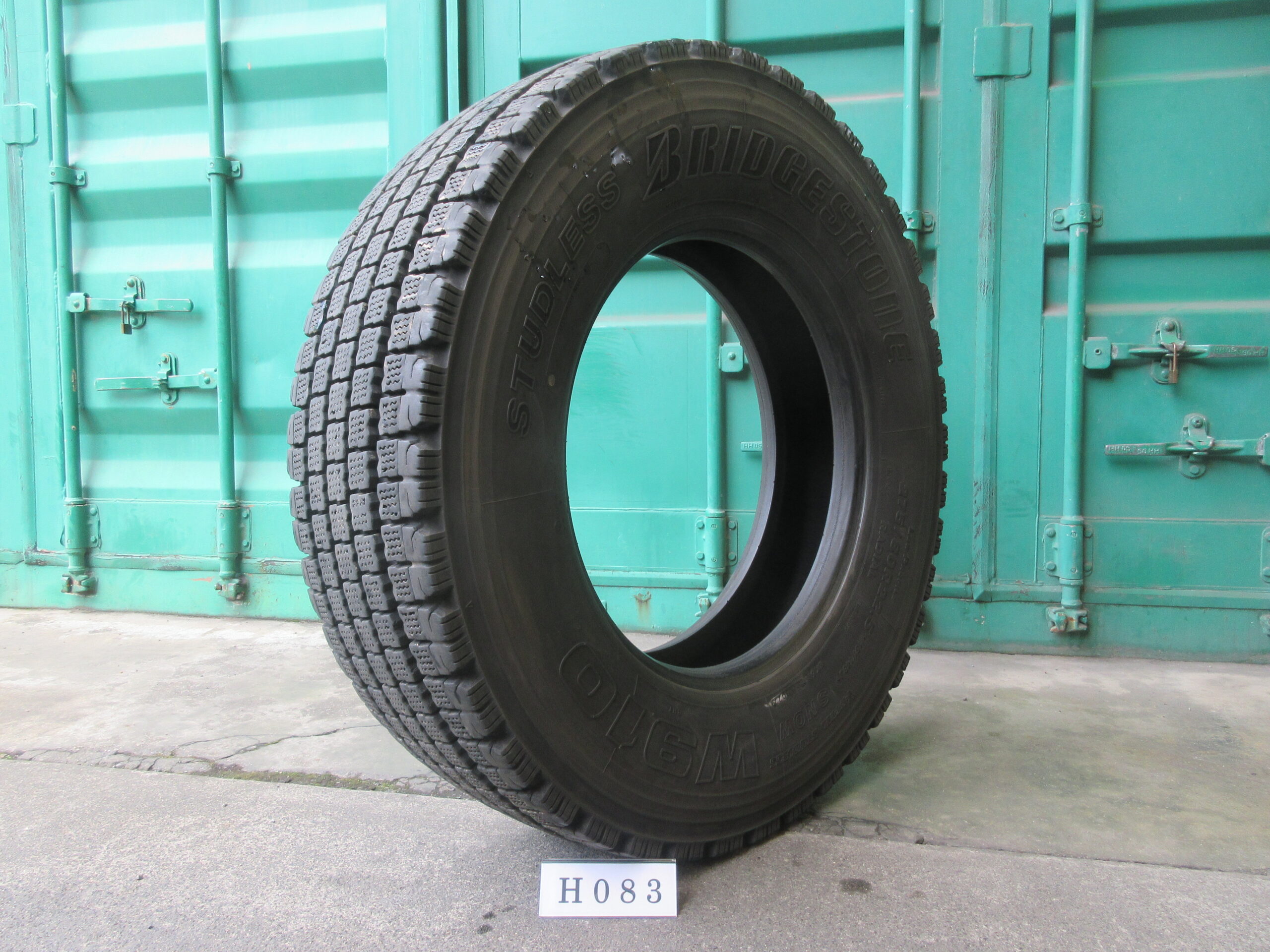 275/80R22.5   スタッドレス　ブリヂストン  H083