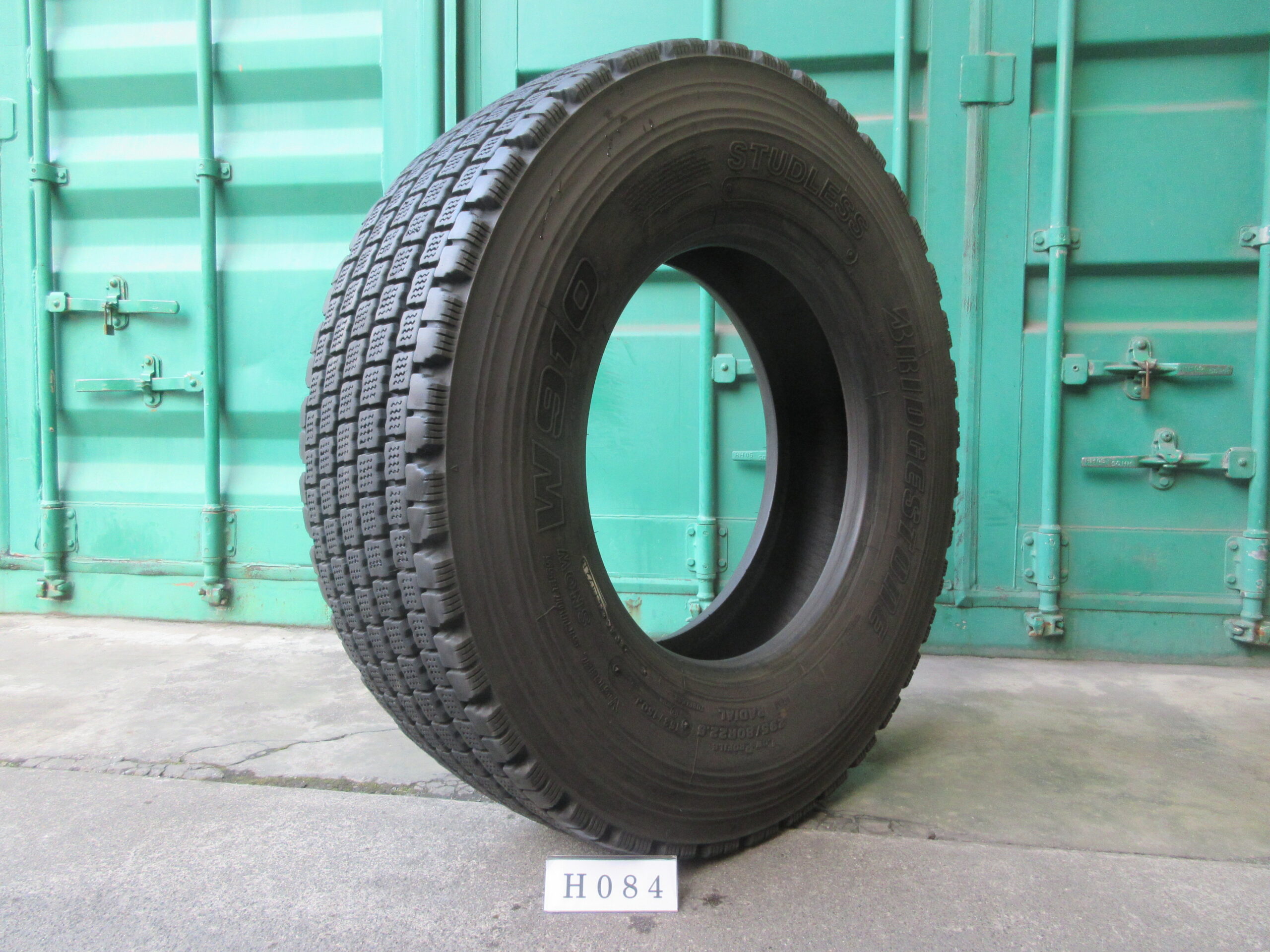 295/80R22.5   スタッドレス　ブリヂストン  H084