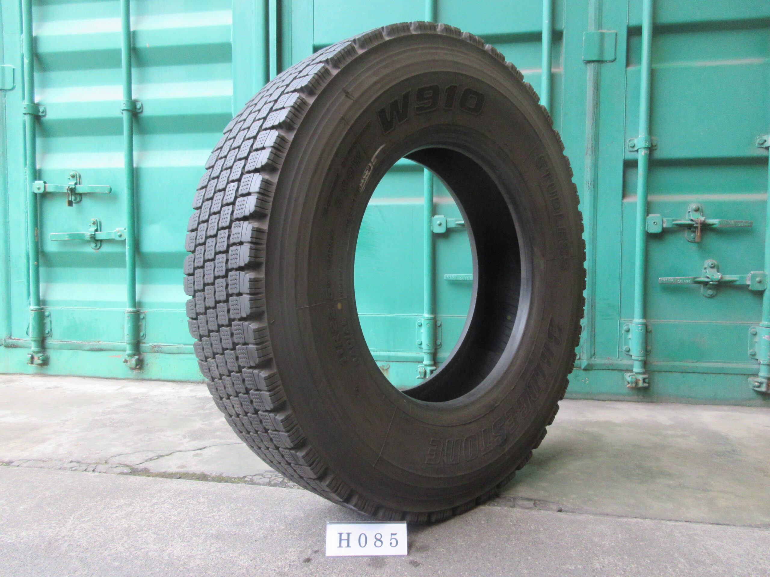 11R22.5  スタッドレス　ブリヂストン  H085
