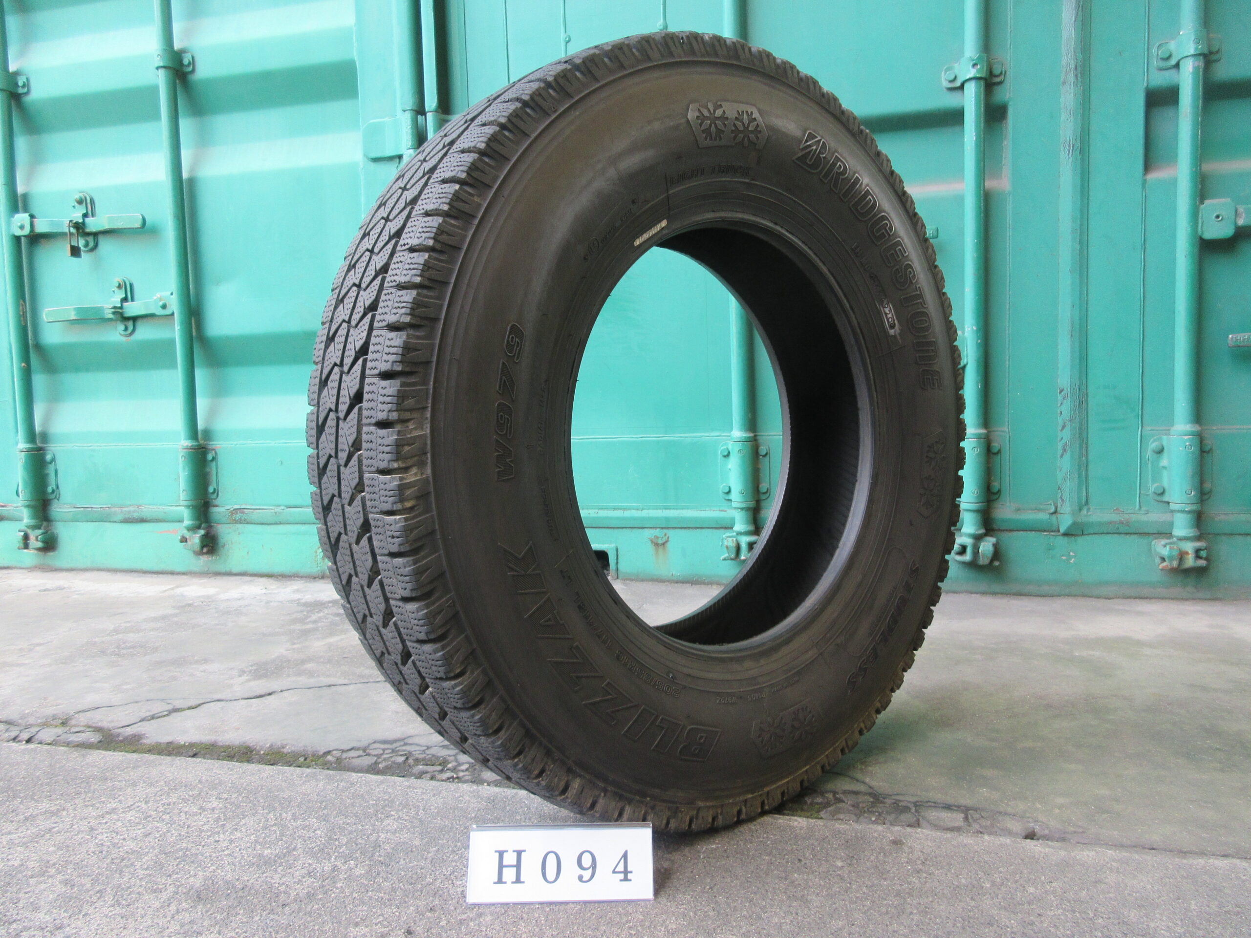 205/85R16   スタッドレス　ブリヂストン  H094