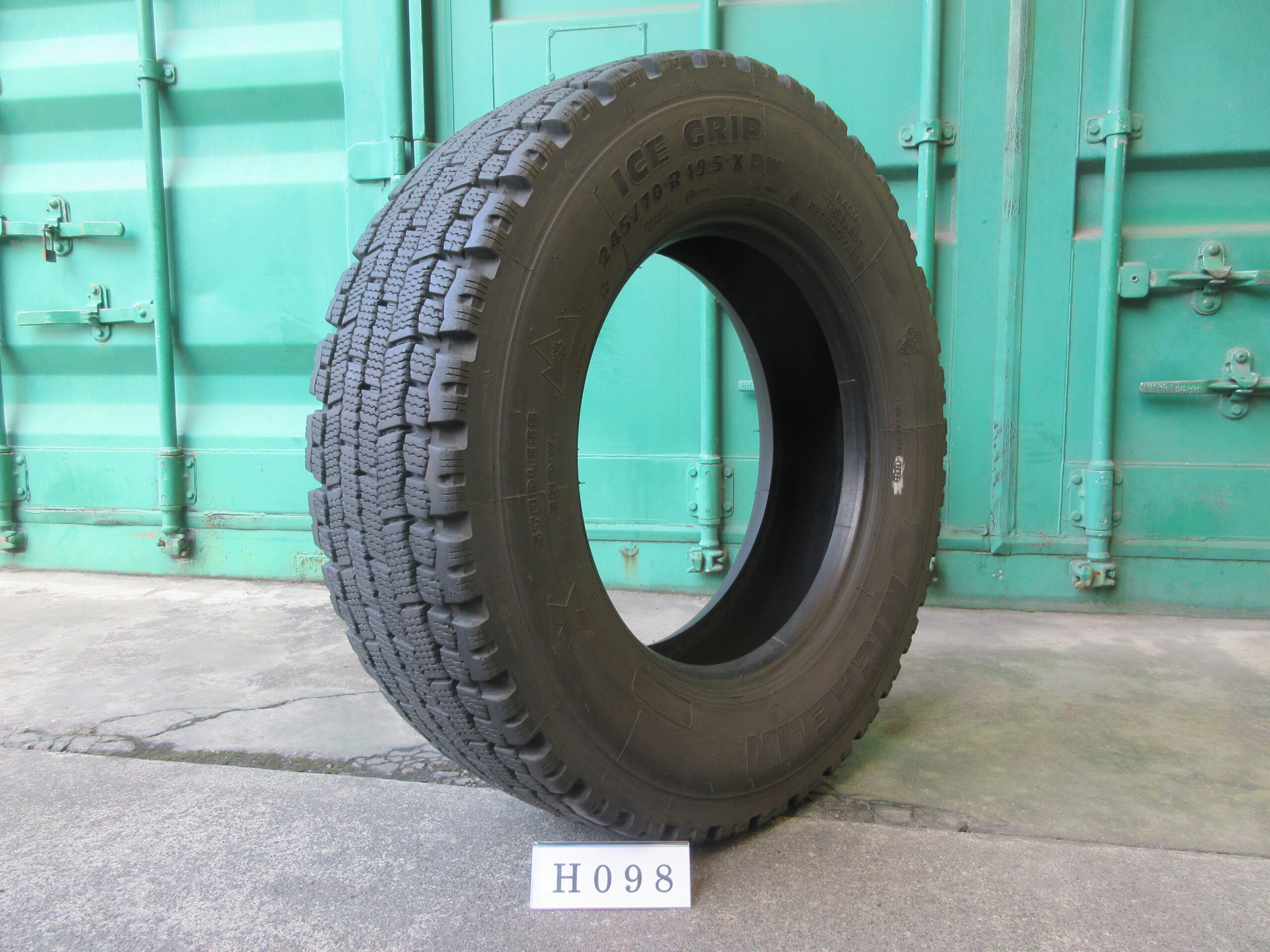 245/70R19.5   スタッドレス　ミシュラン  H098