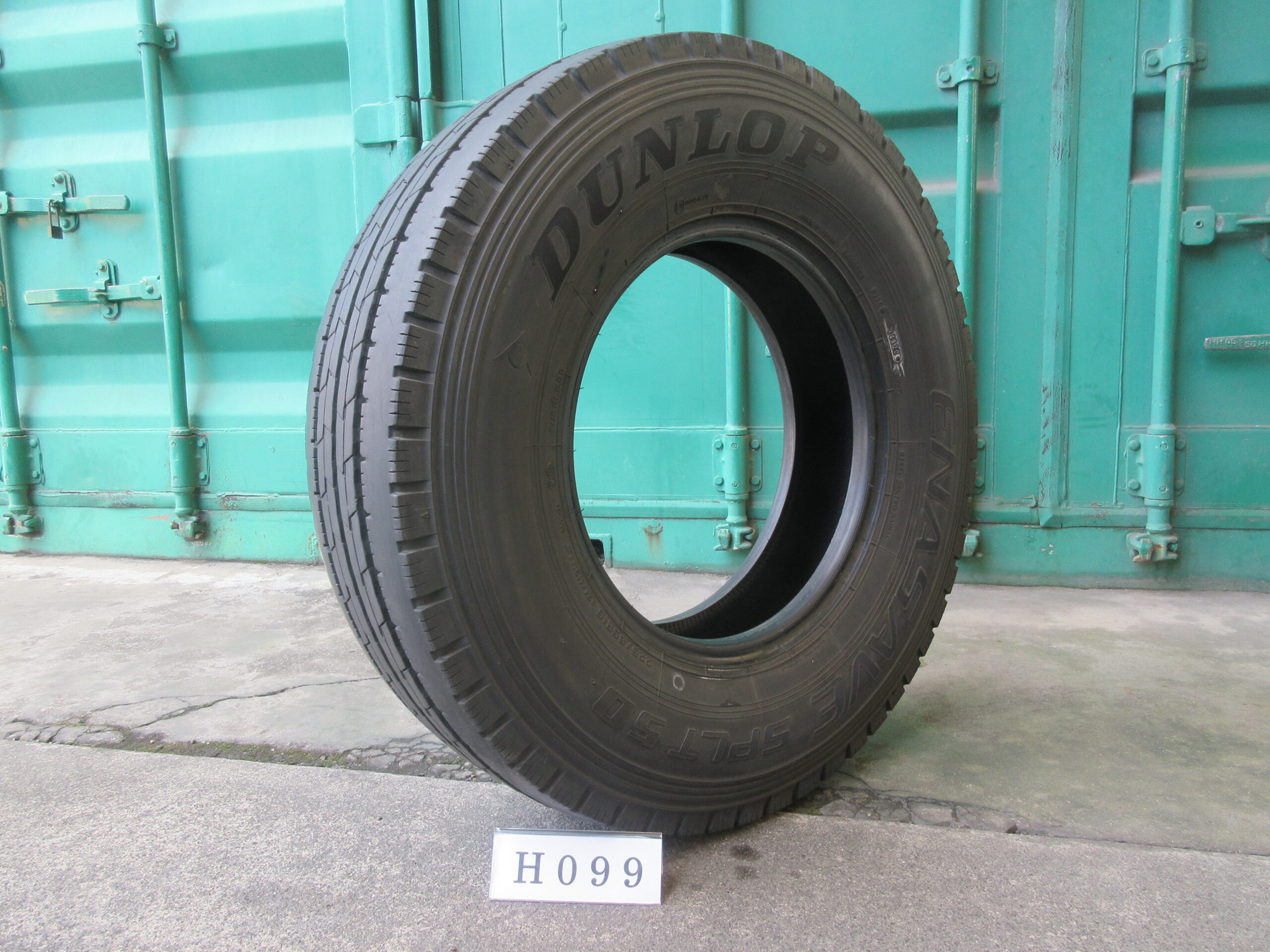225/85R16  縦目　ダンロップ H099