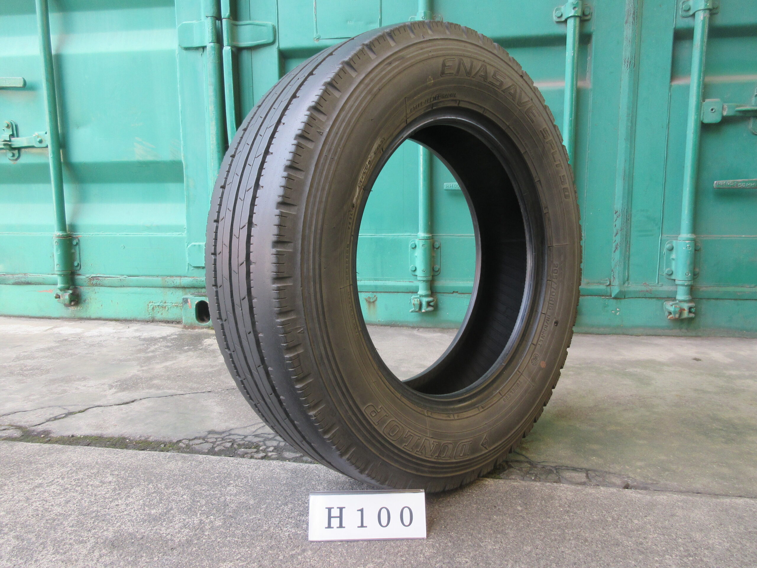 205/70R16  縦目　ダンロップ H100