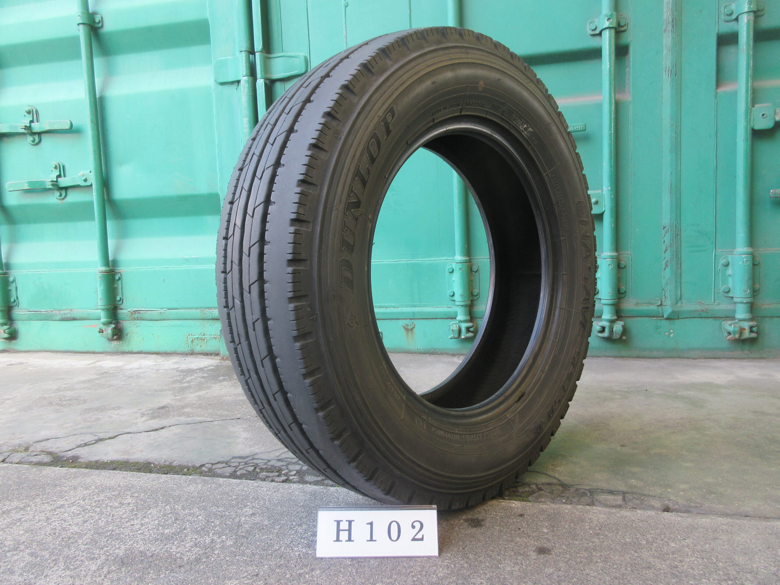 205/70R16 縦目　ダンロップ H102