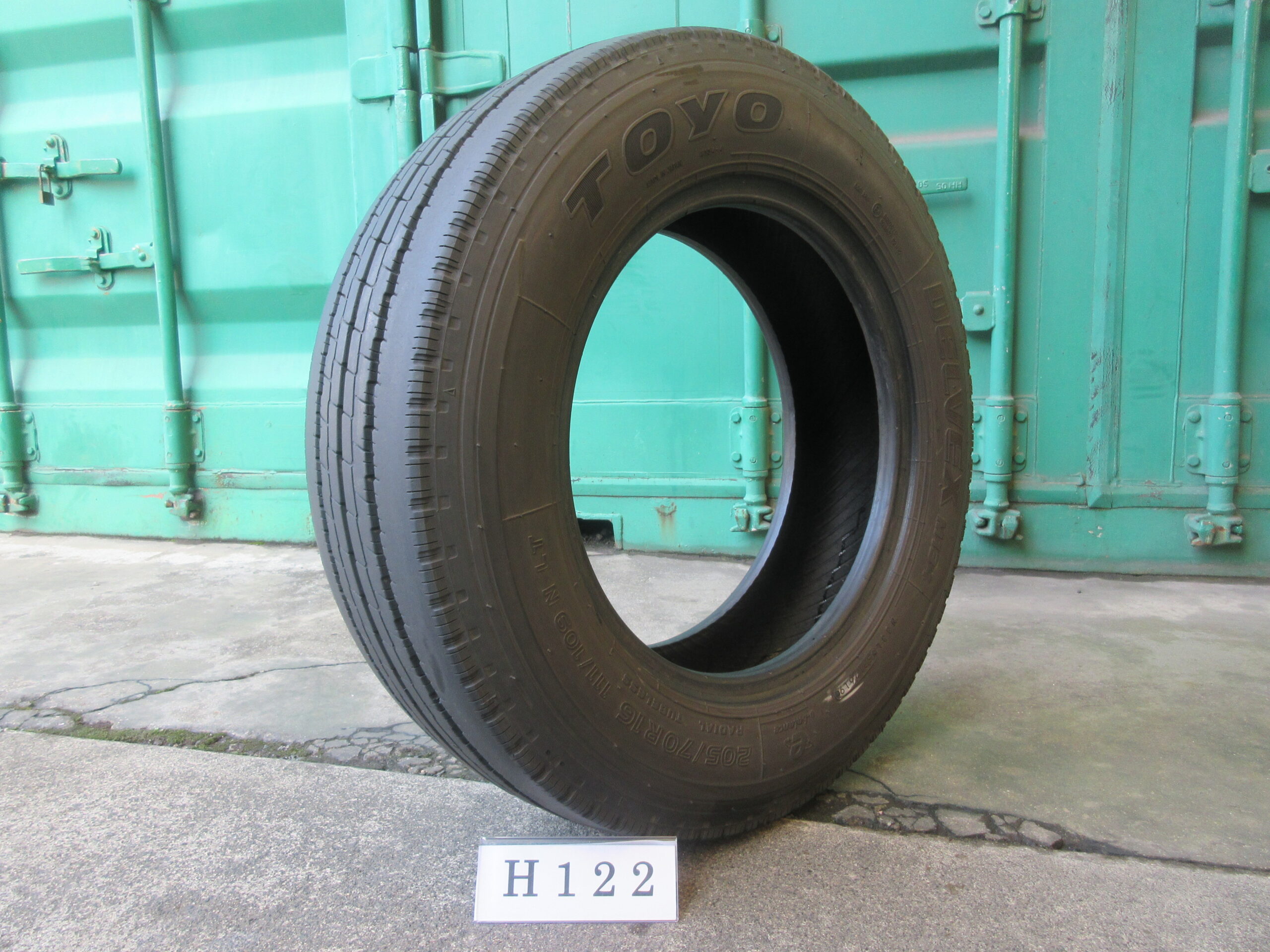 205/70R16   縦目 トーヨー  H122