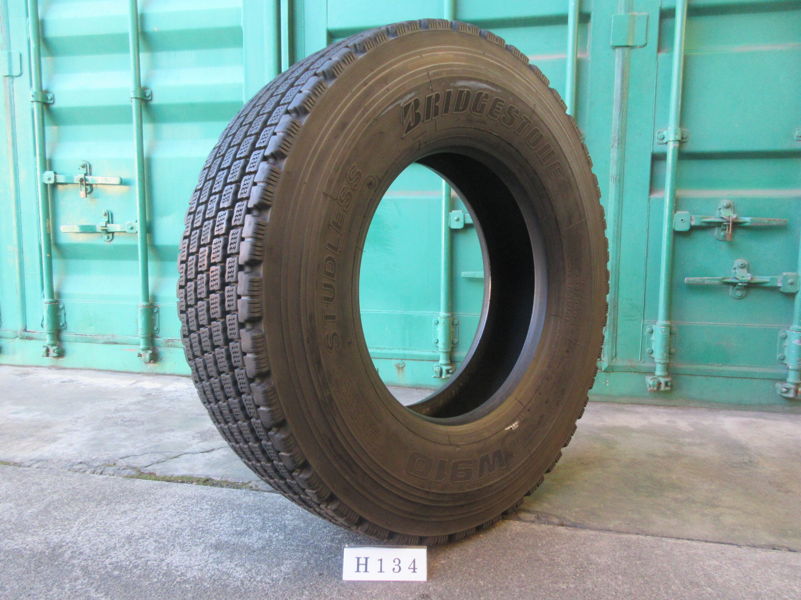 295/80R22.5   スタッドレス　ブリヂストン  H134