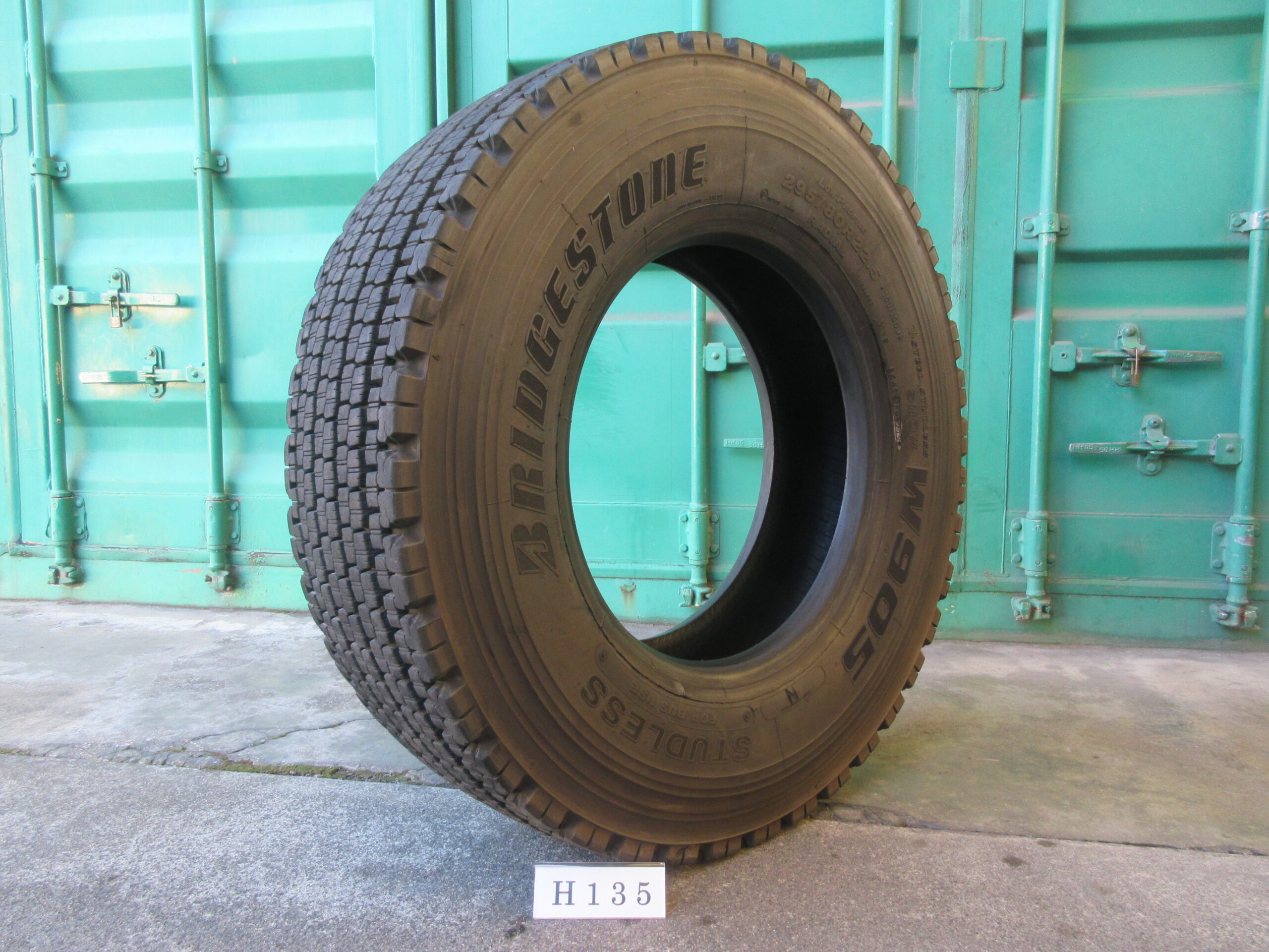 295/80R22.5   スタッドレス　ブリヂストン  H135