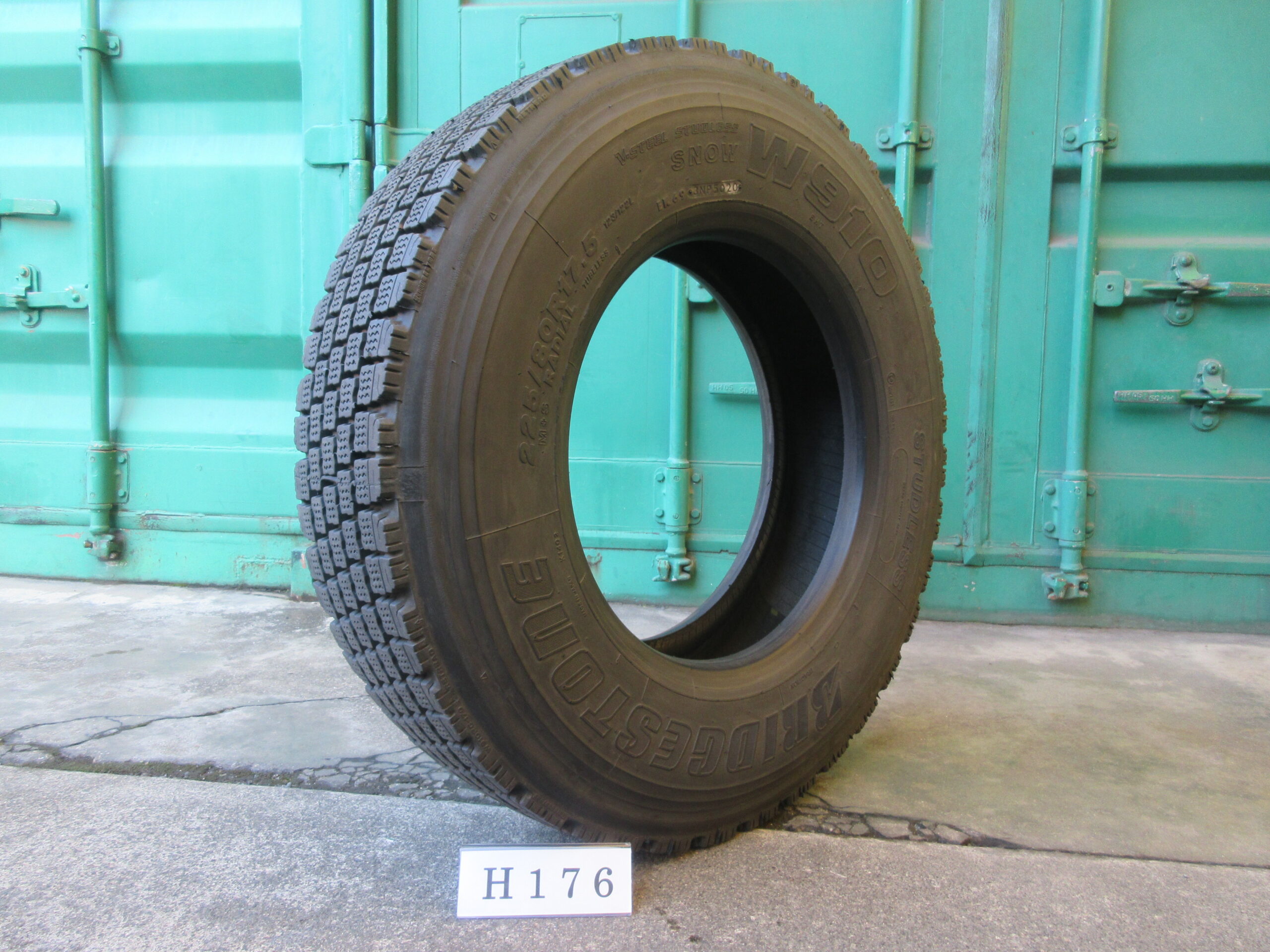 225/80R17.5   再生 スタッドレス　ブリヂストン   H176