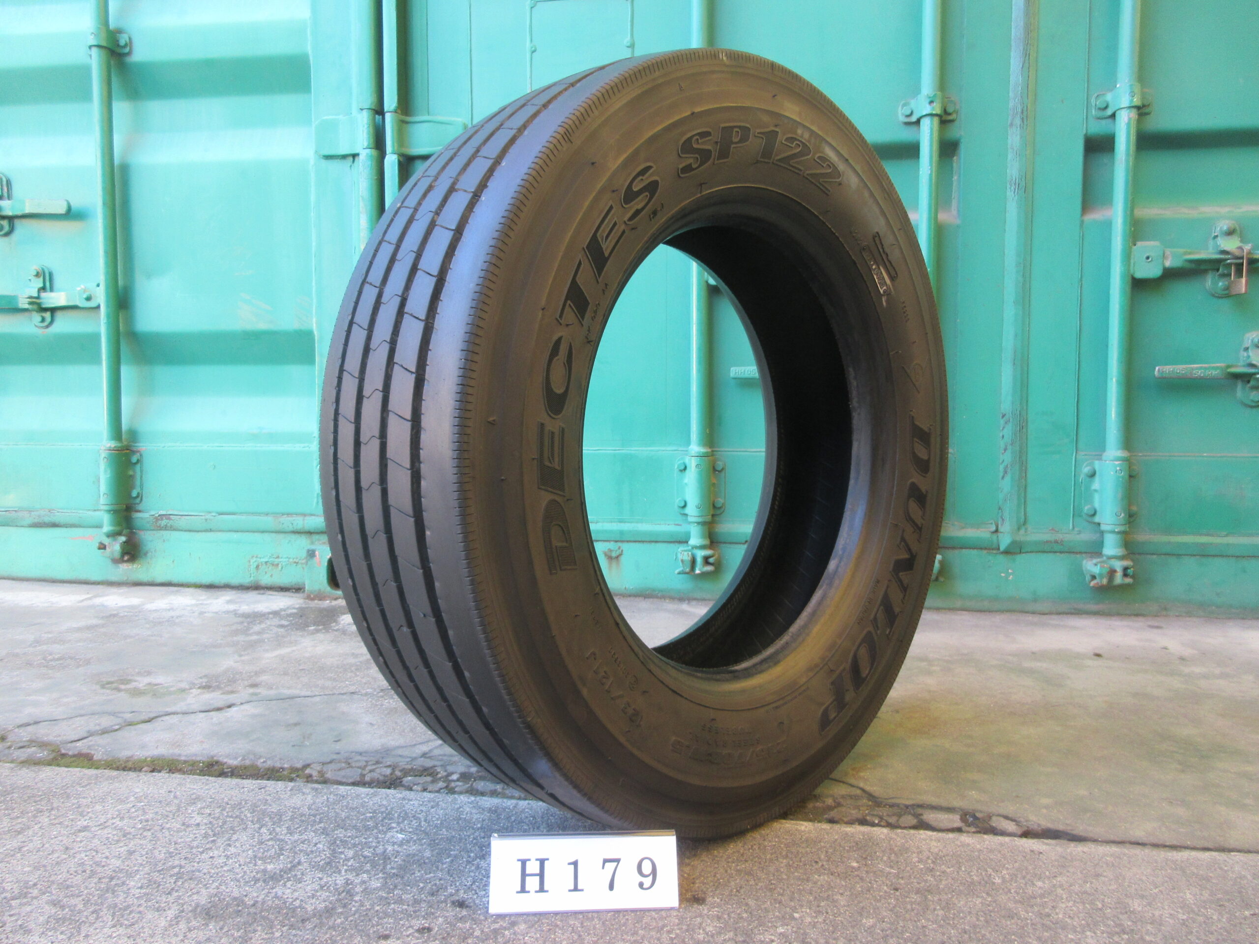 215/70R17.5  縦目　ダンロップ H179