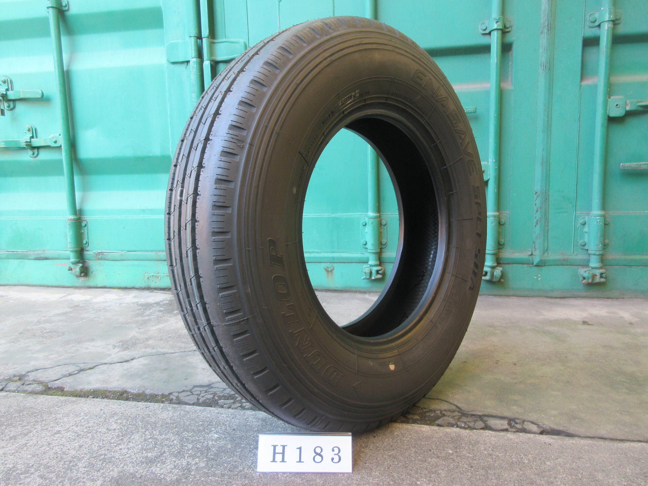 205/85R16  イボ付き  縦目　ダンロップ   H183