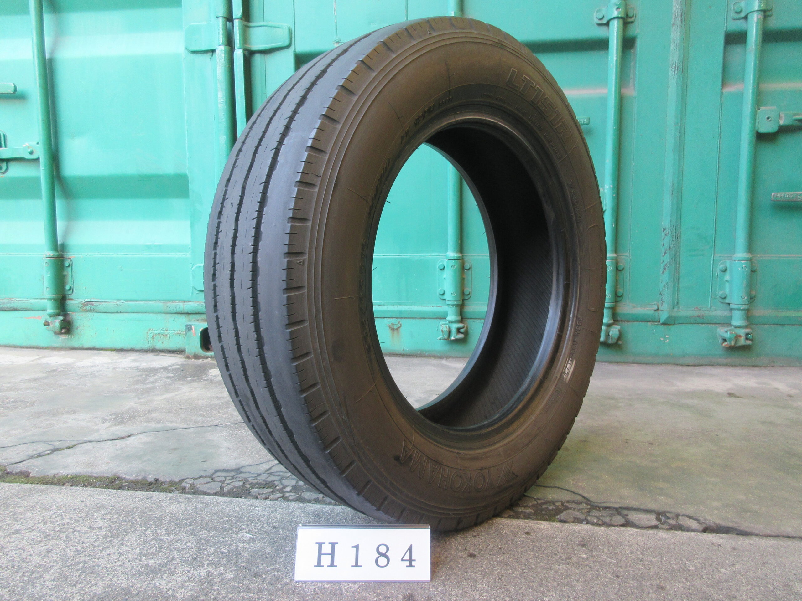 205/65R16   縦目　ヨコハマ  H184