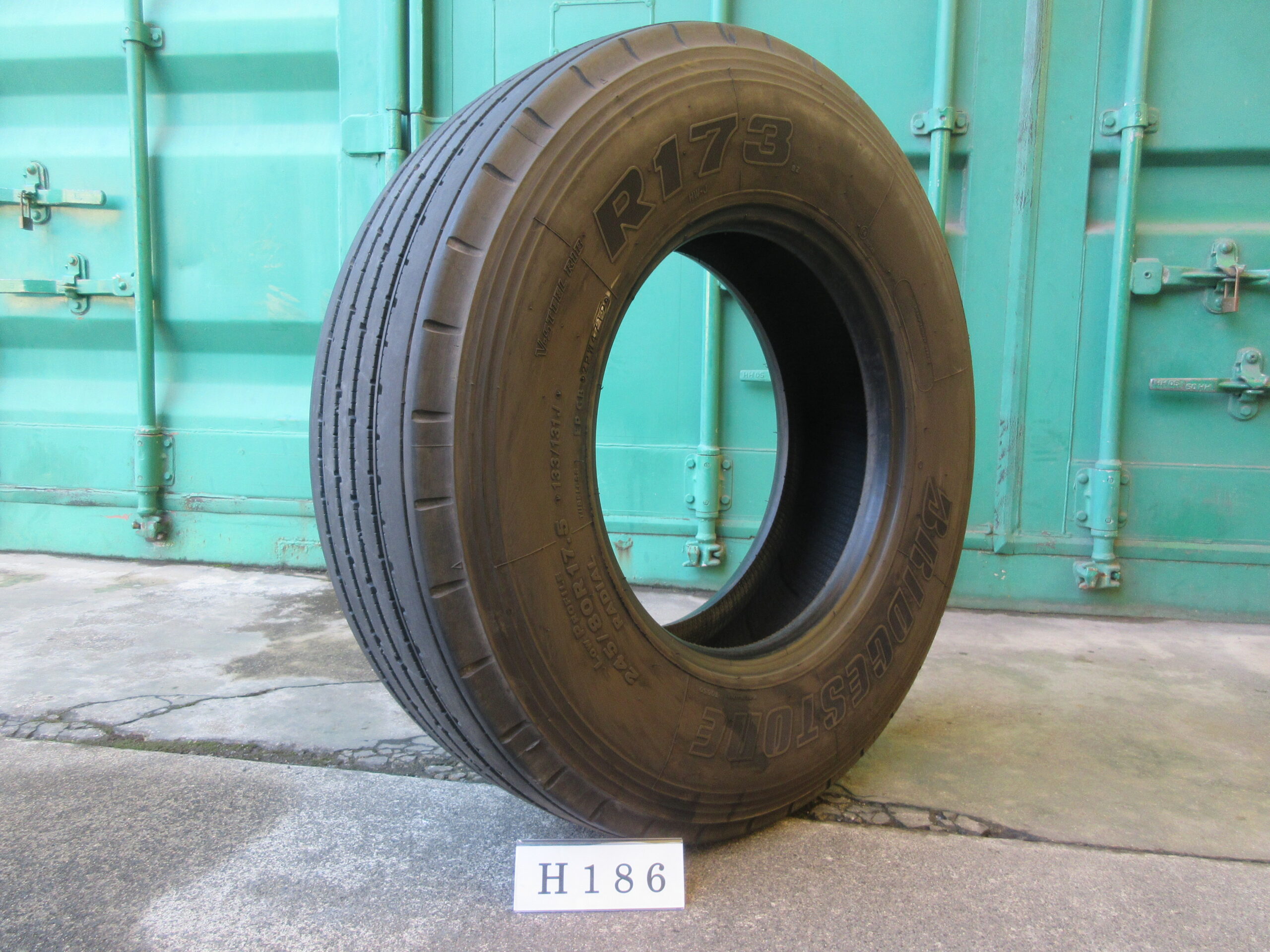 245/80R17.5  縦目　ブリヂストン H186
