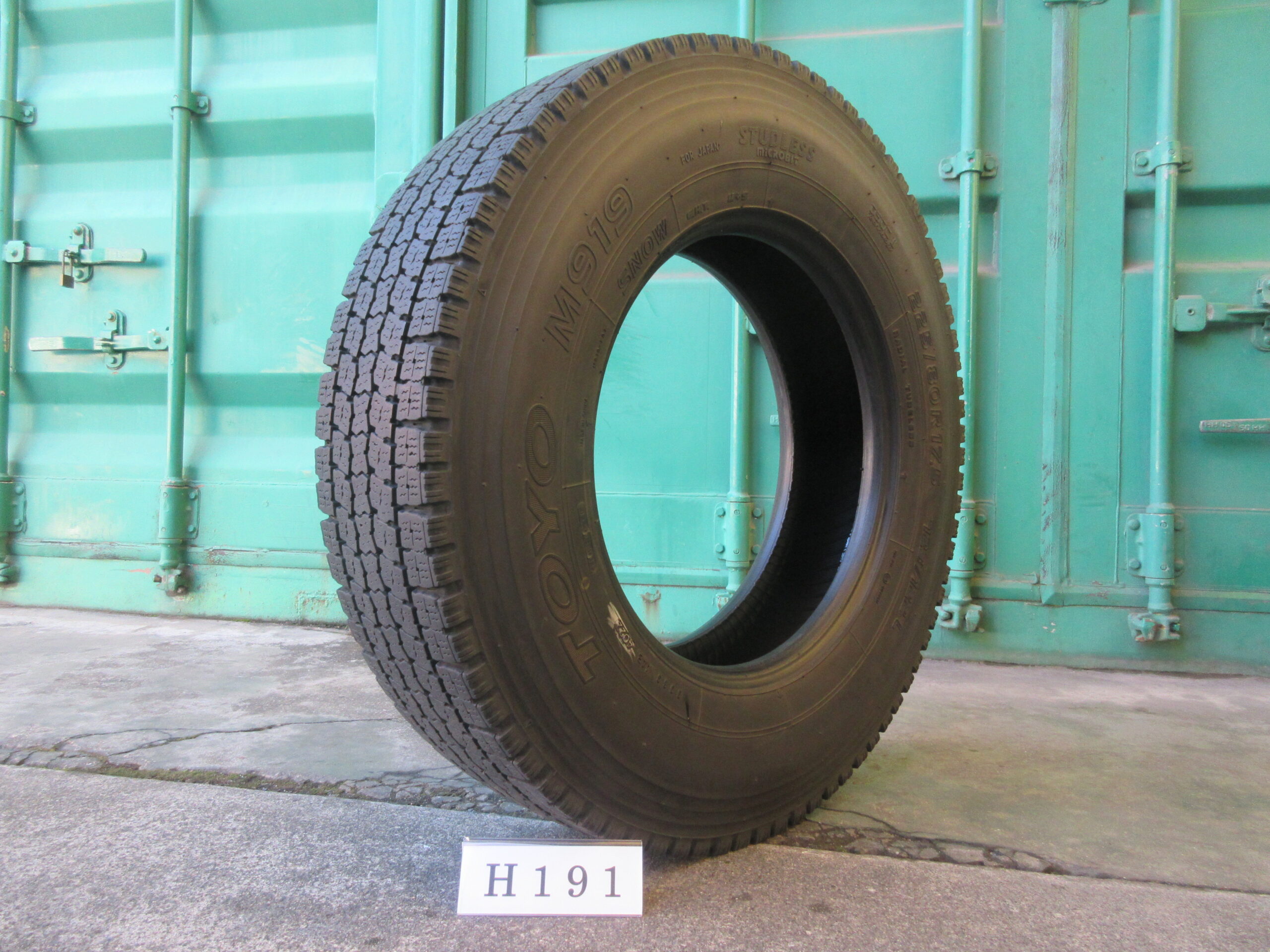 225/80R17.5   スタッドレス　トーヨー H191