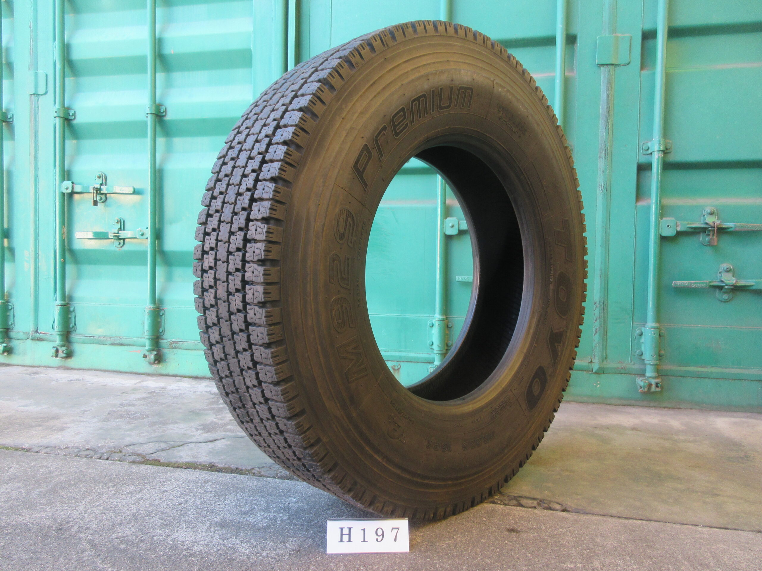 11R22.5   スタッドレス　トーヨー H197