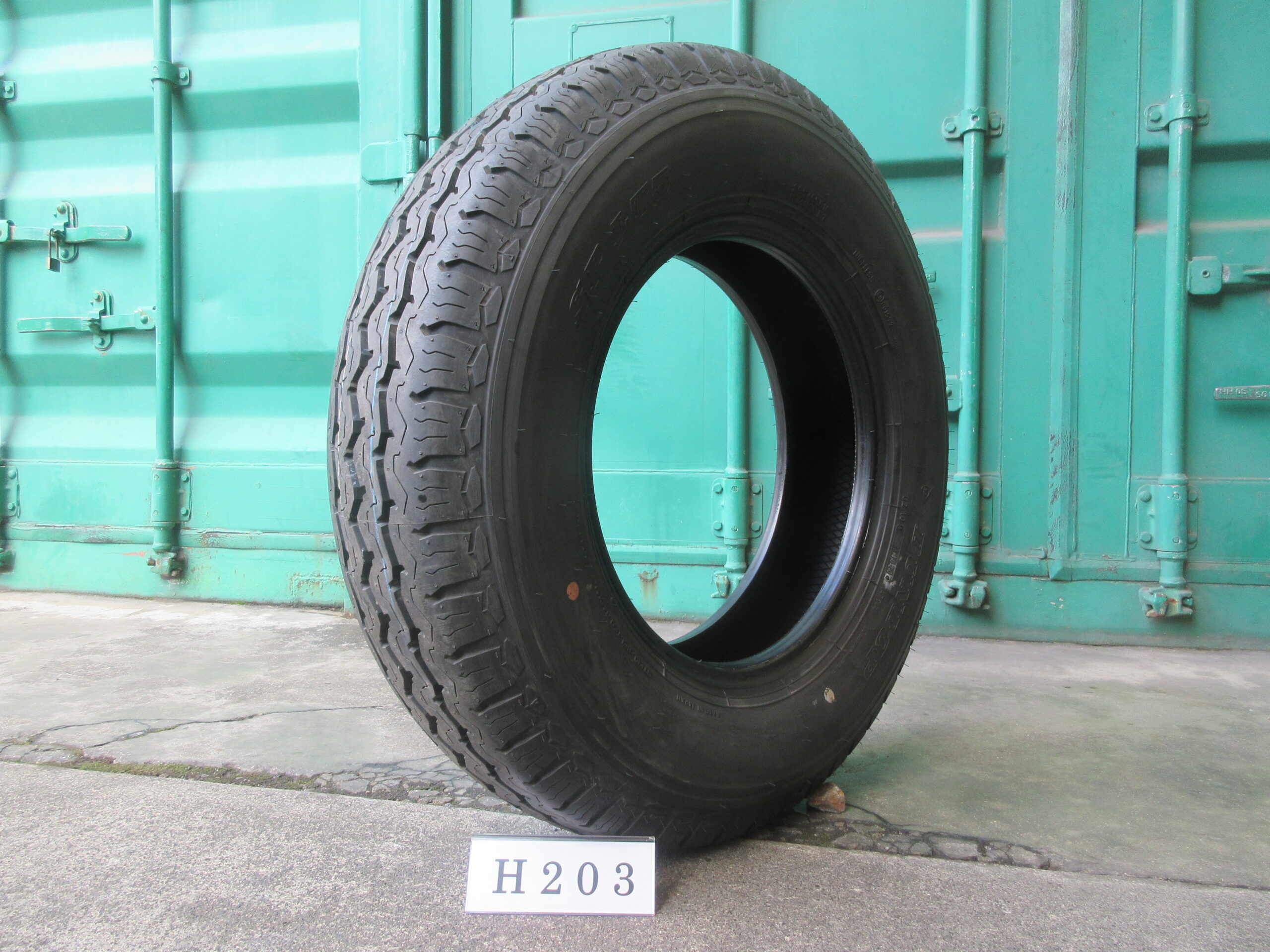 205/85R16  イボ付き  縦目　ダンロップ H203