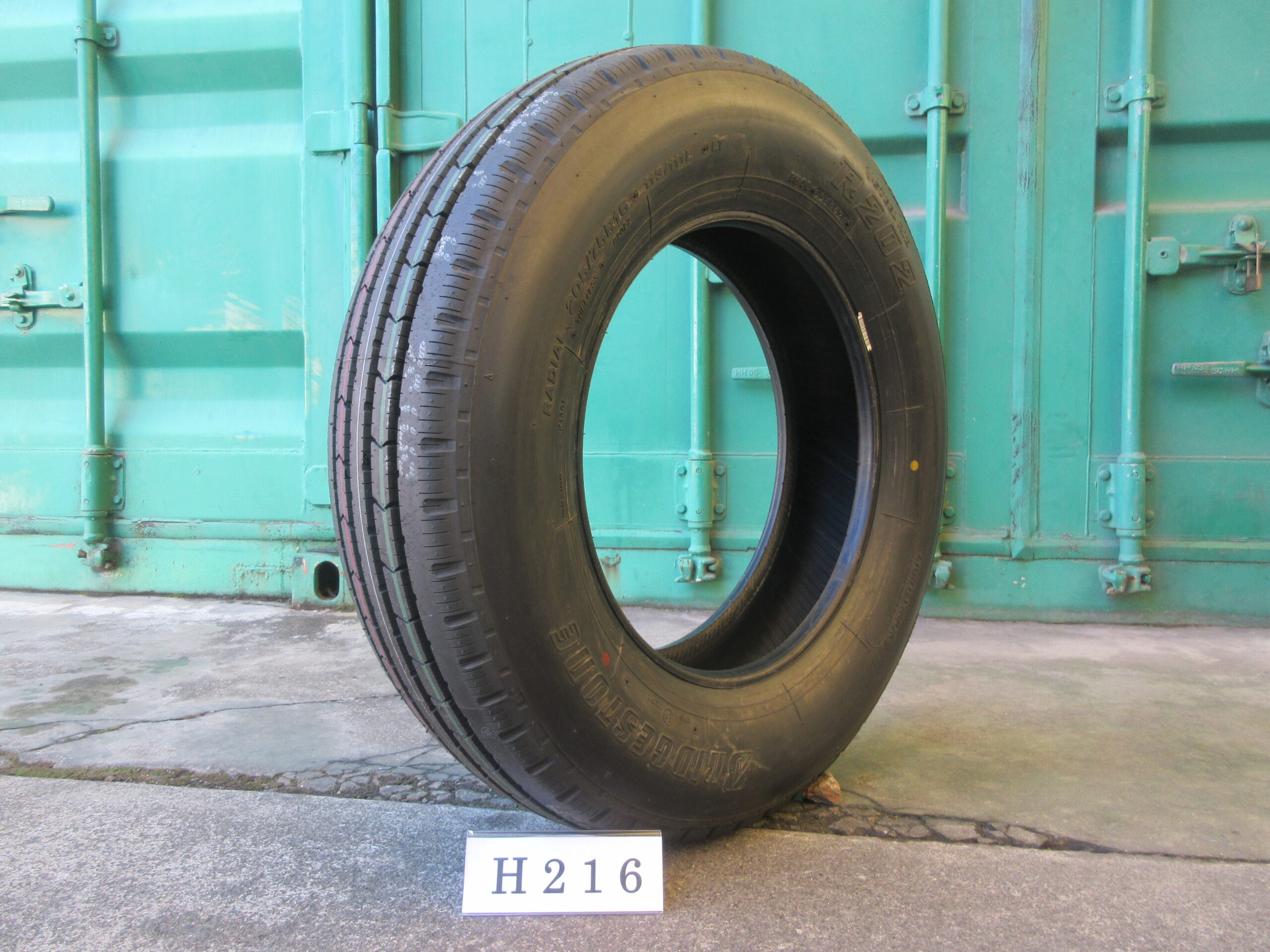 205/75R16  イボ付き   縦目　ブリヂストン H216
