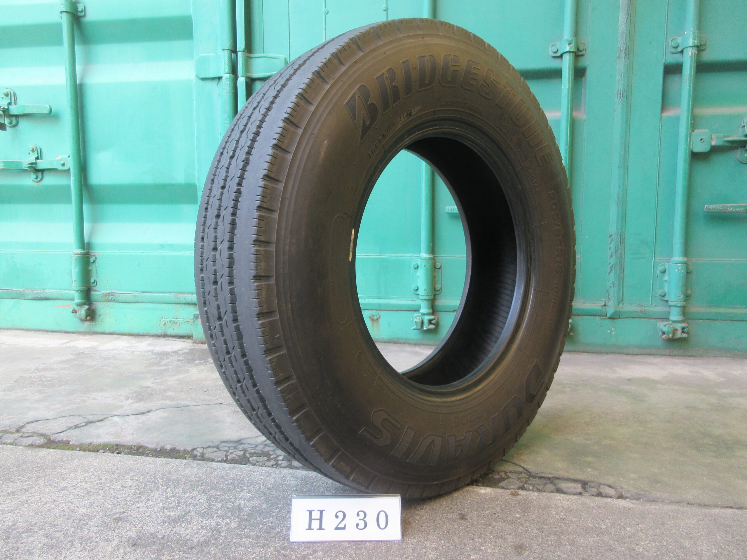 205/85R16  縦目　ブリヂストン H230